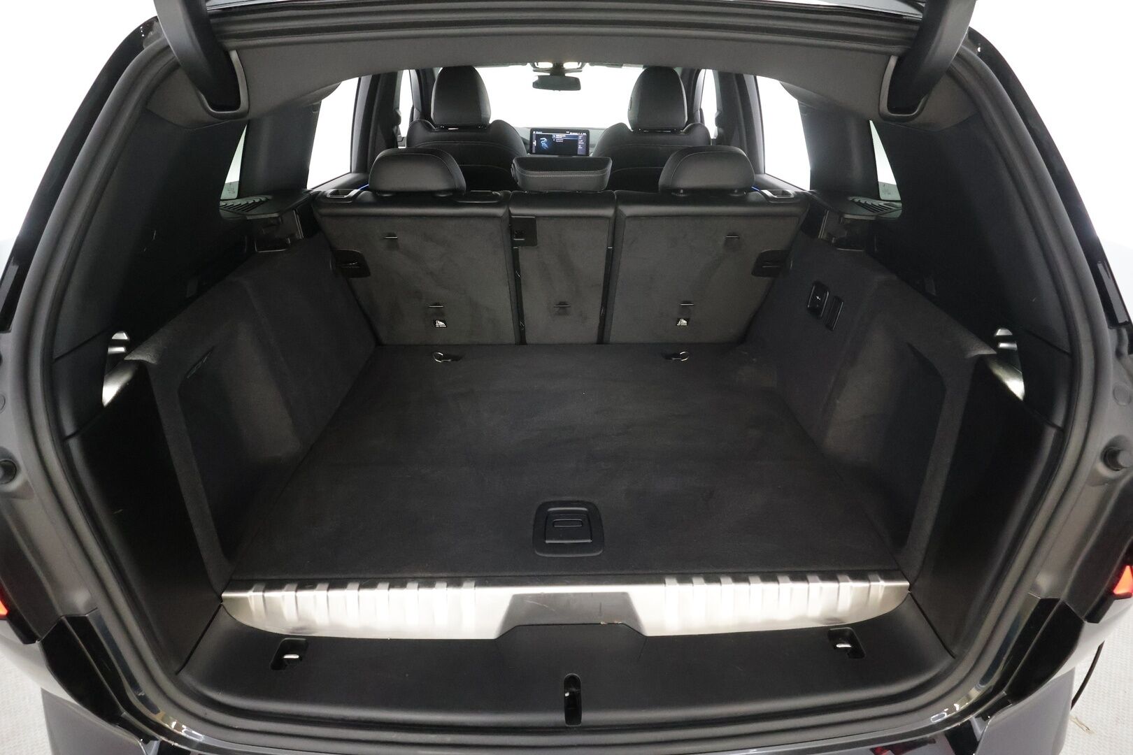 BMW X3 2023 G01 xDrive 30e A Charged Edition * ACC / Koukku / P.Kamera / LED / Sporttinahat / Kaistavahti / Navi * - 1-om Suomi-auto / Kahdet renkaat aluvanteilla / 2x Latauskaapelit