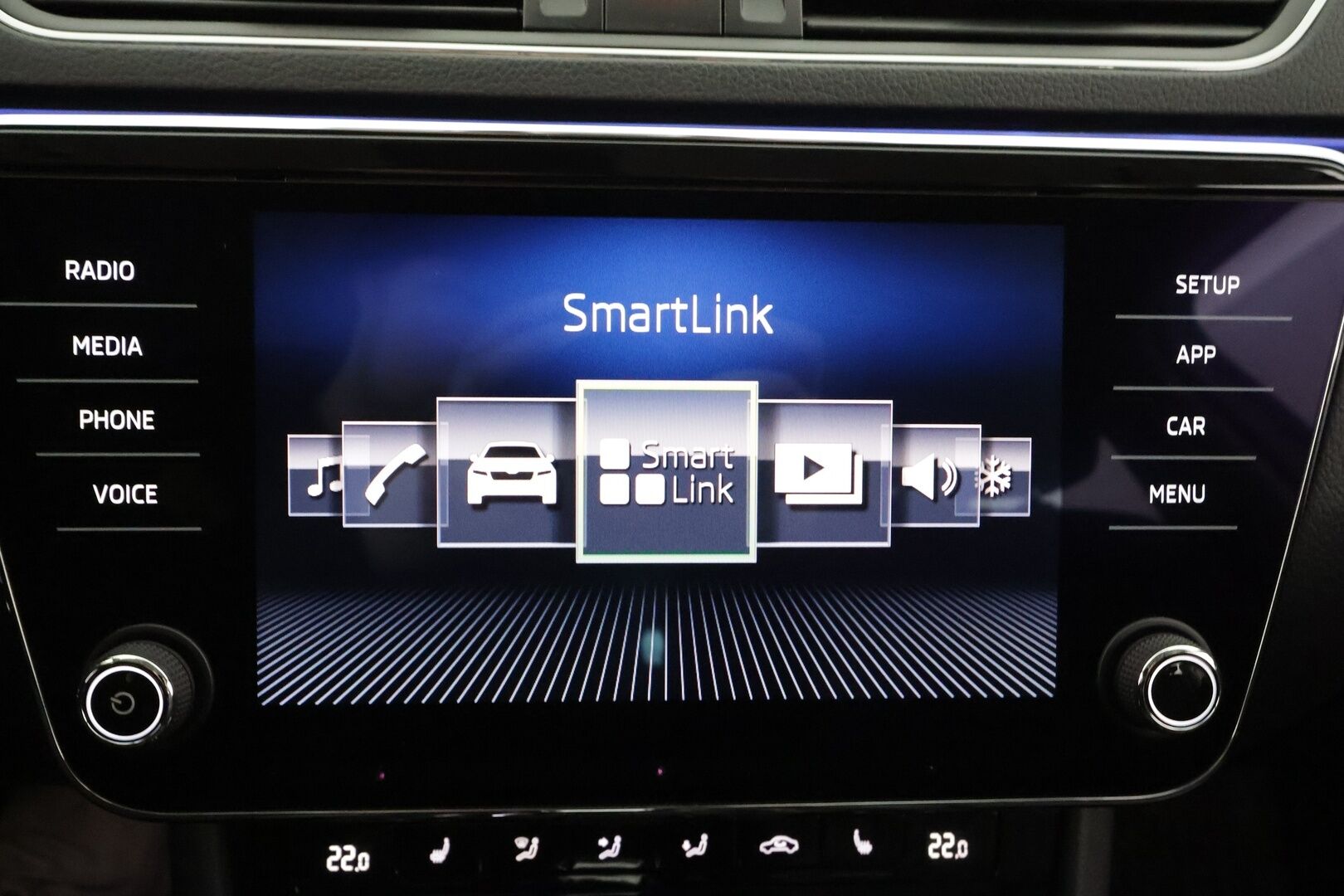 Skoda Superb 2020 Combi 2,0 TDI 190 4x4 Style DSG * Webasto / Koukku / ACC / Matrix / Canton / P.kamera / Muistipenkki * - Merkkihuollot / Kahdet renkaat aluvanteilla