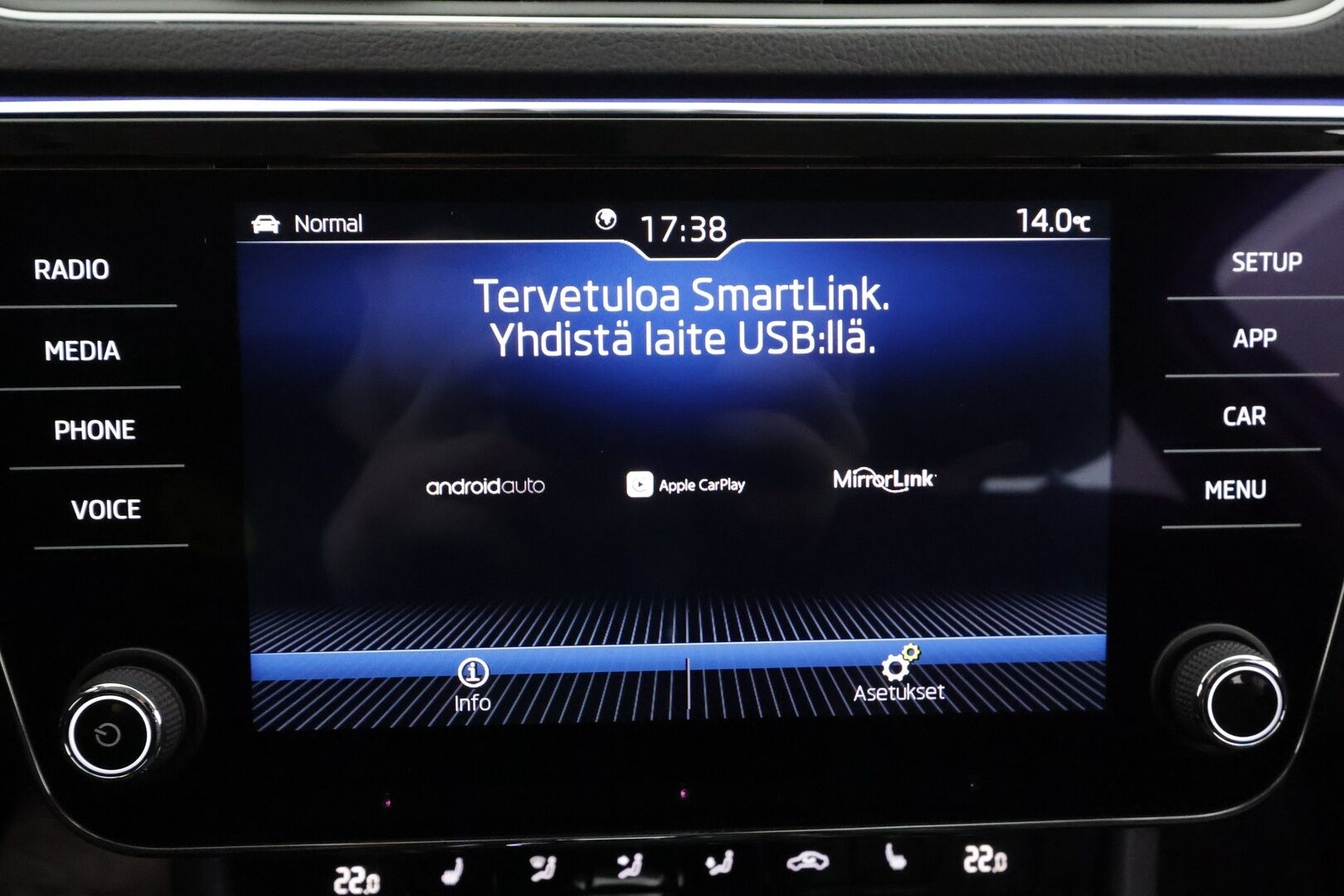 Skoda Superb 2020 Combi 2,0 TDI 190 4x4 Style DSG * Webasto / Koukku / ACC / Matrix / Canton / P.kamera / Muistipenkki * - Merkkihuollot / Kahdet renkaat aluvanteilla