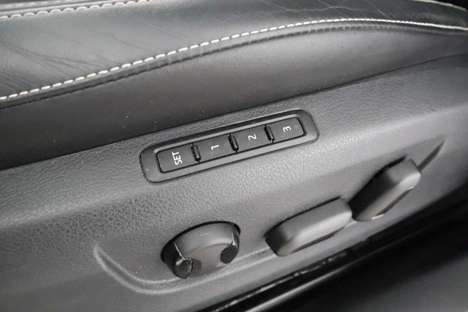 Skoda Superb 2020 Combi 2,0 TDI 190 4x4 Style DSG * Webasto / Koukku / ACC / Matrix / Canton / P.kamera / Muistipenkki * - Merkkihuollot / Kahdet renkaat aluvanteilla