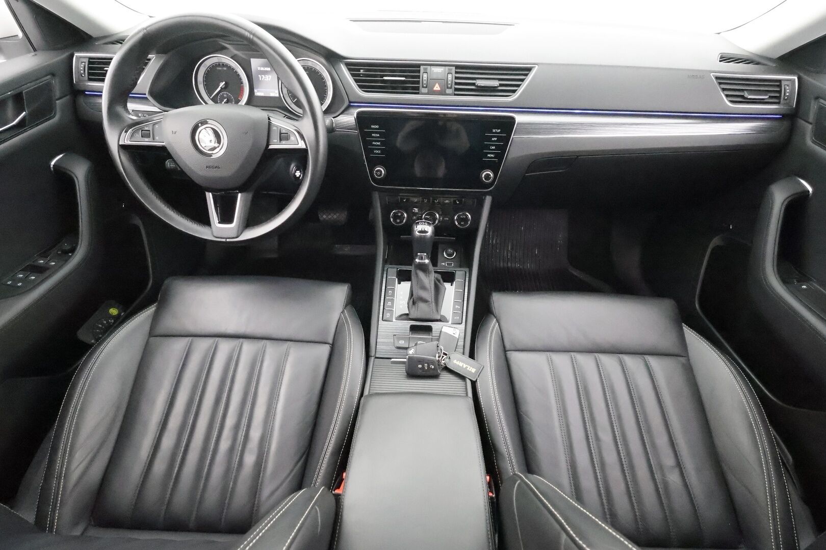 Skoda Superb 2020 Combi 2,0 TDI 190 4x4 Style DSG * Webasto / Koukku / ACC / Matrix / Canton / P.kamera / Muistipenkki * - Merkkihuollot / Kahdet renkaat aluvanteilla