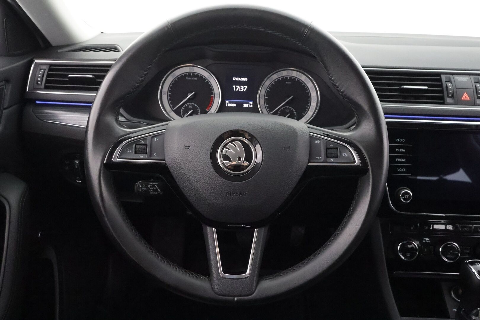 Skoda Superb 2020 Combi 2,0 TDI 190 4x4 Style DSG * Webasto / Koukku / ACC / Matrix / Canton / P.kamera / Muistipenkki * - Merkkihuollot / Kahdet renkaat aluvanteilla