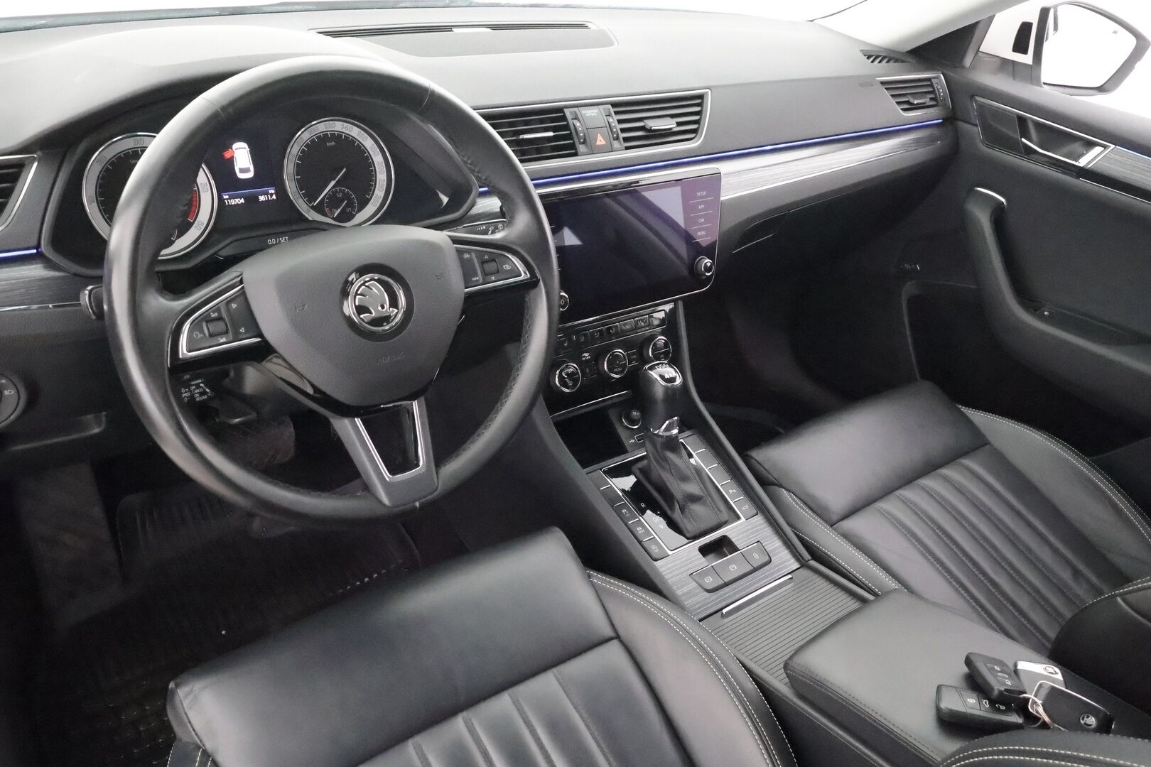 Skoda Superb 2020 Combi 2,0 TDI 190 4x4 Style DSG * Webasto / Koukku / ACC / Matrix / Canton / P.kamera / Muistipenkki * - Merkkihuollot / Kahdet renkaat aluvanteilla