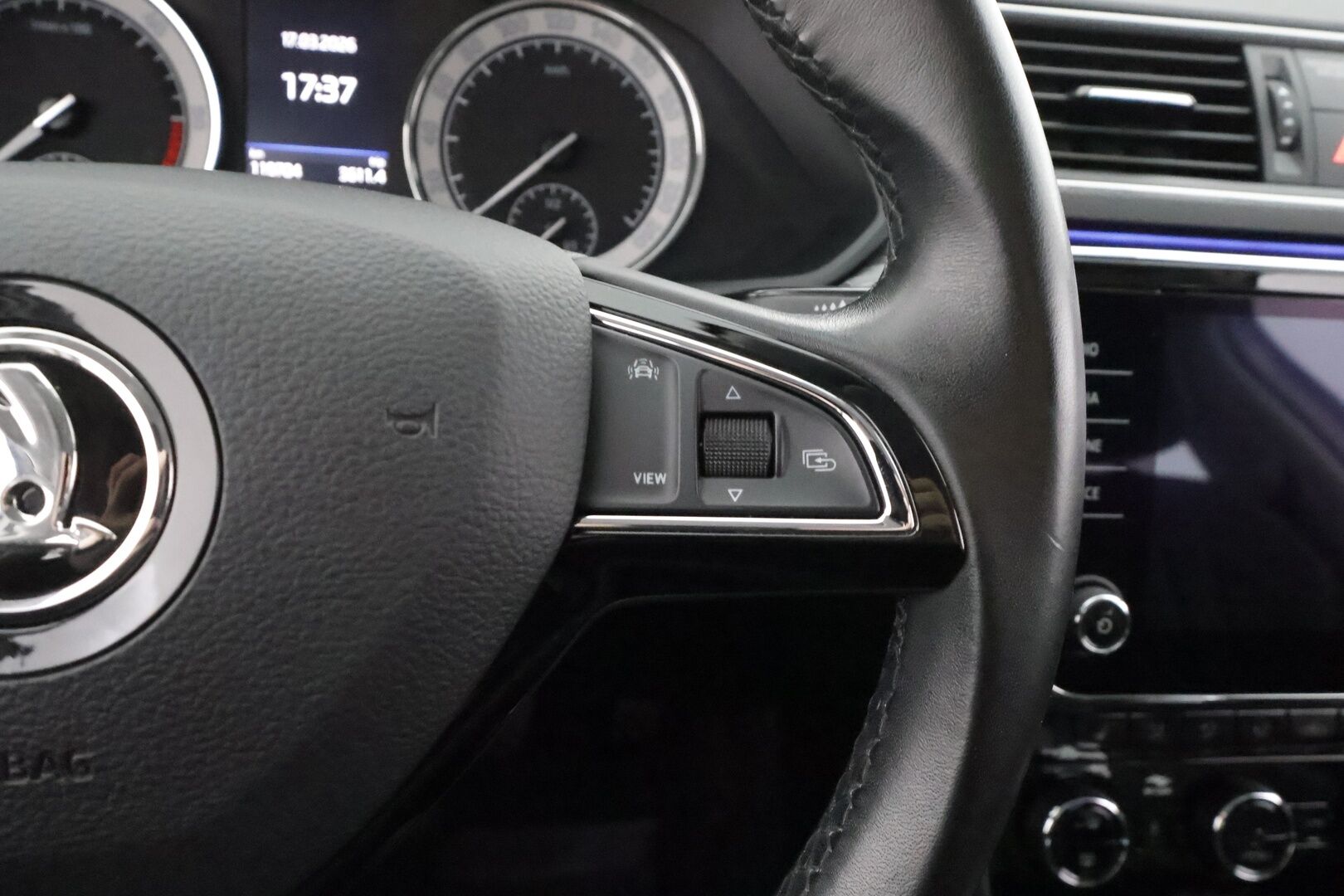 Skoda Superb 2020 Combi 2,0 TDI 190 4x4 Style DSG * Webasto / Koukku / ACC / Matrix / Canton / P.kamera / Muistipenkki * - Merkkihuollot / Kahdet renkaat aluvanteilla