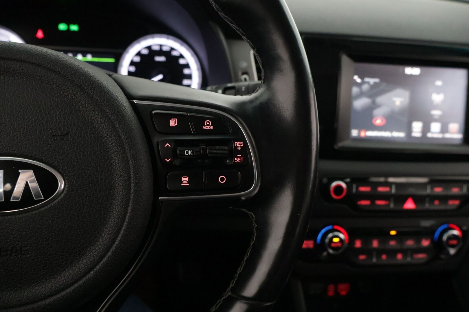 Kia Niro 2019 1,6 GDI Hybrid Business Premium DCT * Adapt.vakkari / Nahat / P-kamera / KeylessGo / CarPlay * - HULLUT AVAJAISHULINAT KORKOTARJOUS 3,29 %