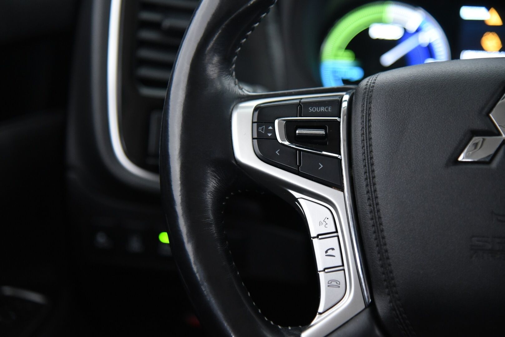 Mitsubishi Outlander PHEV 2019 Instyle 4WD 5P /  LED / Adapt.vakkari / P.kamera / Kaistavahti / Koukku / Ratinlämmitin - Akkukäyttöinen lisälämmitin / 2x aumiinivanteet