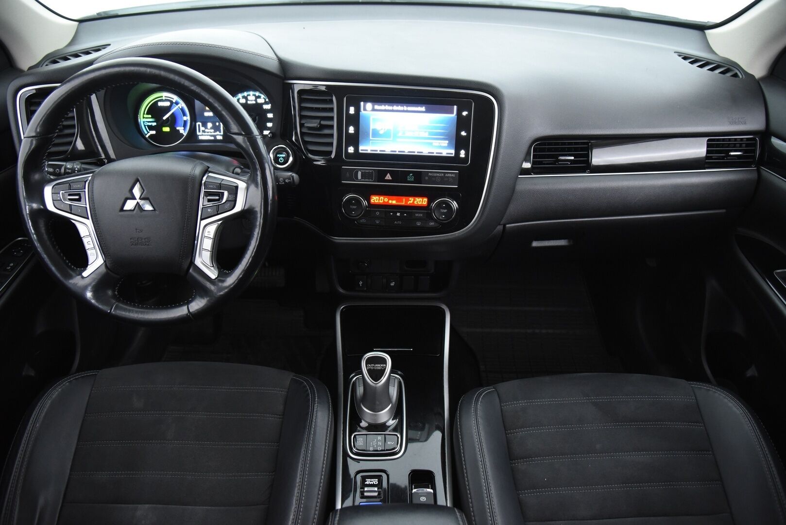 Mitsubishi Outlander PHEV 2019 Instyle 4WD 5P /  LED / Adapt.vakkari / P.kamera / Kaistavahti / Koukku / Ratinlämmitin - Akkukäyttöinen lisälämmitin / 2x aumiinivanteet