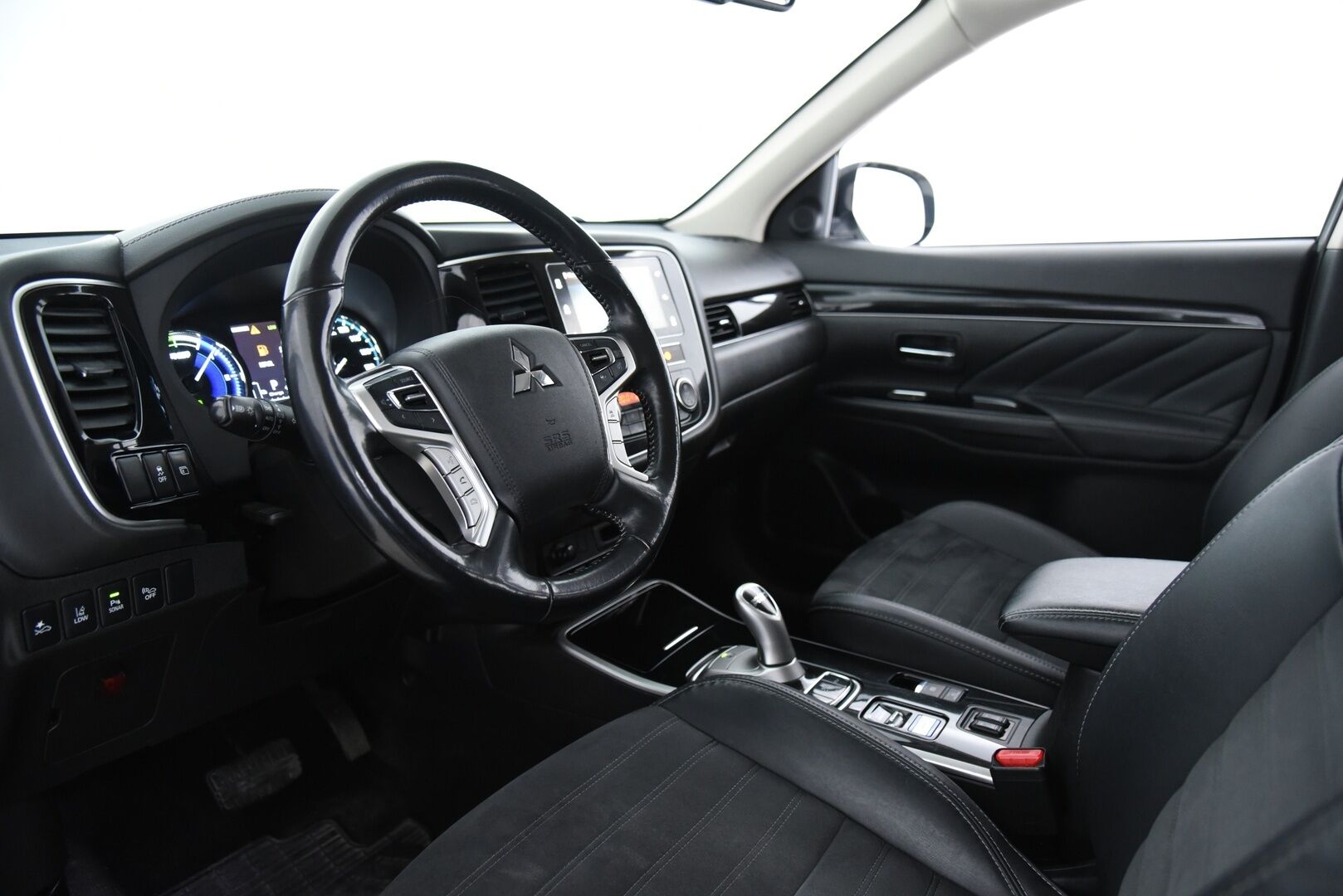 Mitsubishi Outlander PHEV 2019 Instyle 4WD 5P /  LED / Adapt.vakkari / P.kamera / Kaistavahti / Koukku / Ratinlämmitin - Akkukäyttöinen lisälämmitin / 2x aumiinivanteet