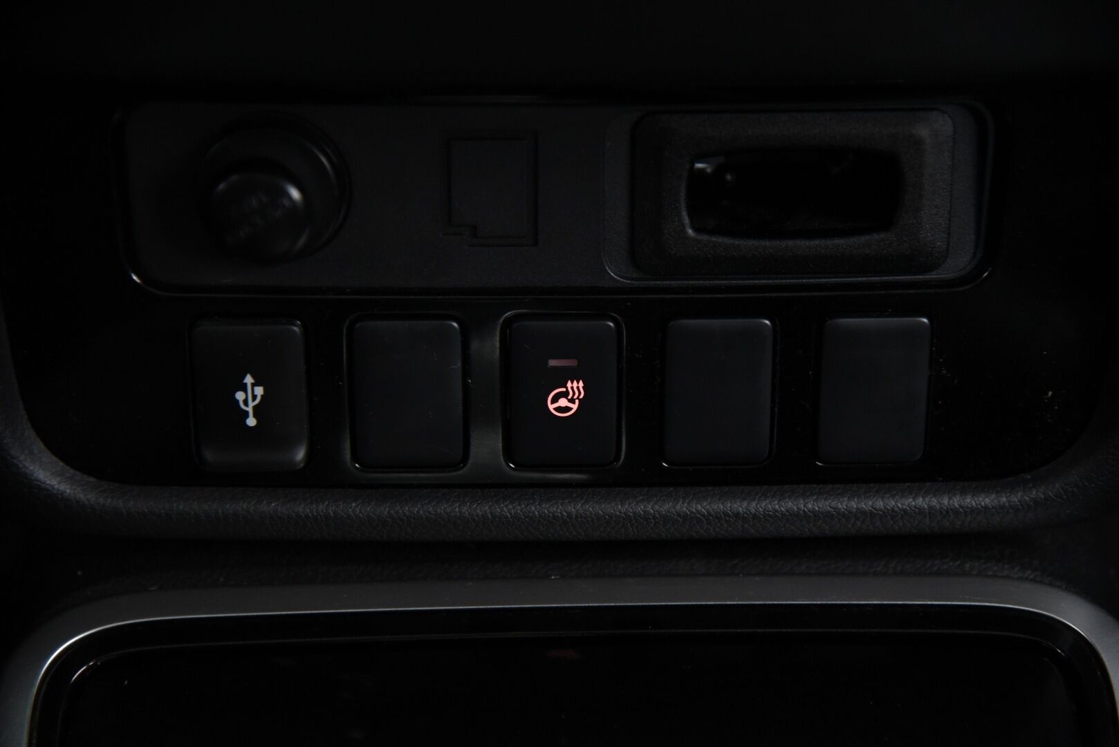 Mitsubishi Outlander PHEV 2019 Instyle 4WD 5P /  LED / Adapt.vakkari / P.kamera / Kaistavahti / Koukku / Ratinlämmitin - Akkukäyttöinen lisälämmitin / 2x aumiinivanteet