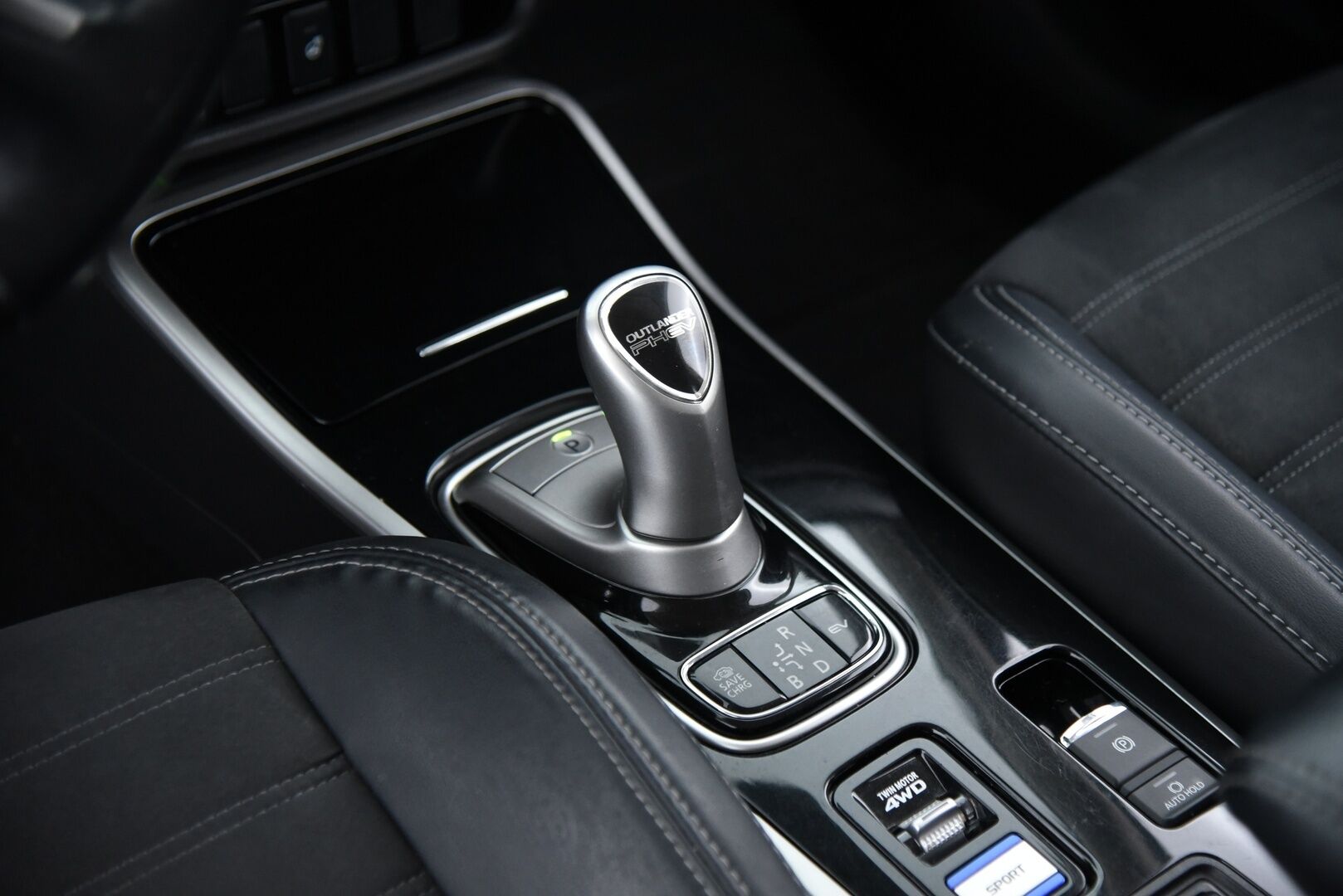 Mitsubishi Outlander PHEV 2019 Instyle 4WD 5P /  LED / Adapt.vakkari / P.kamera / Kaistavahti / Koukku / Ratinlämmitin - Akkukäyttöinen lisälämmitin / 2x aumiinivanteet