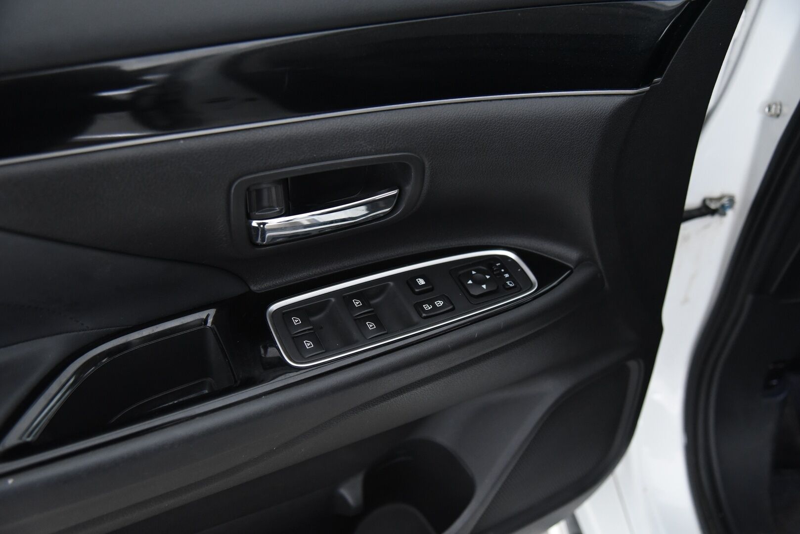 Mitsubishi Outlander PHEV 2019 Instyle 4WD 5P /  LED / Adapt.vakkari / P.kamera / Kaistavahti / Koukku / Ratinlämmitin - Akkukäyttöinen lisälämmitin / 2x aumiinivanteet