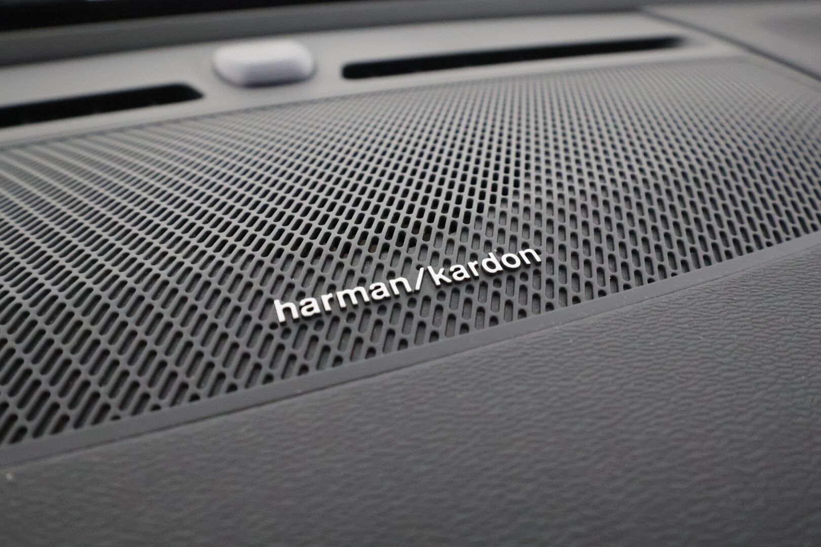 Volvo XC40 2023 T5 TwE Plus Dark aut * ACC / Koukku / H&K / Muistipenkki / BLIS / LED / Navi / Keyless / Sporttipenkit * - 1.Om Suomi-auto / Kahdet renkaat aluvanteilla / Säntilliset huollot - HULLUT AVAJAISHULINAT KORKOTARJOUS 3,29 %