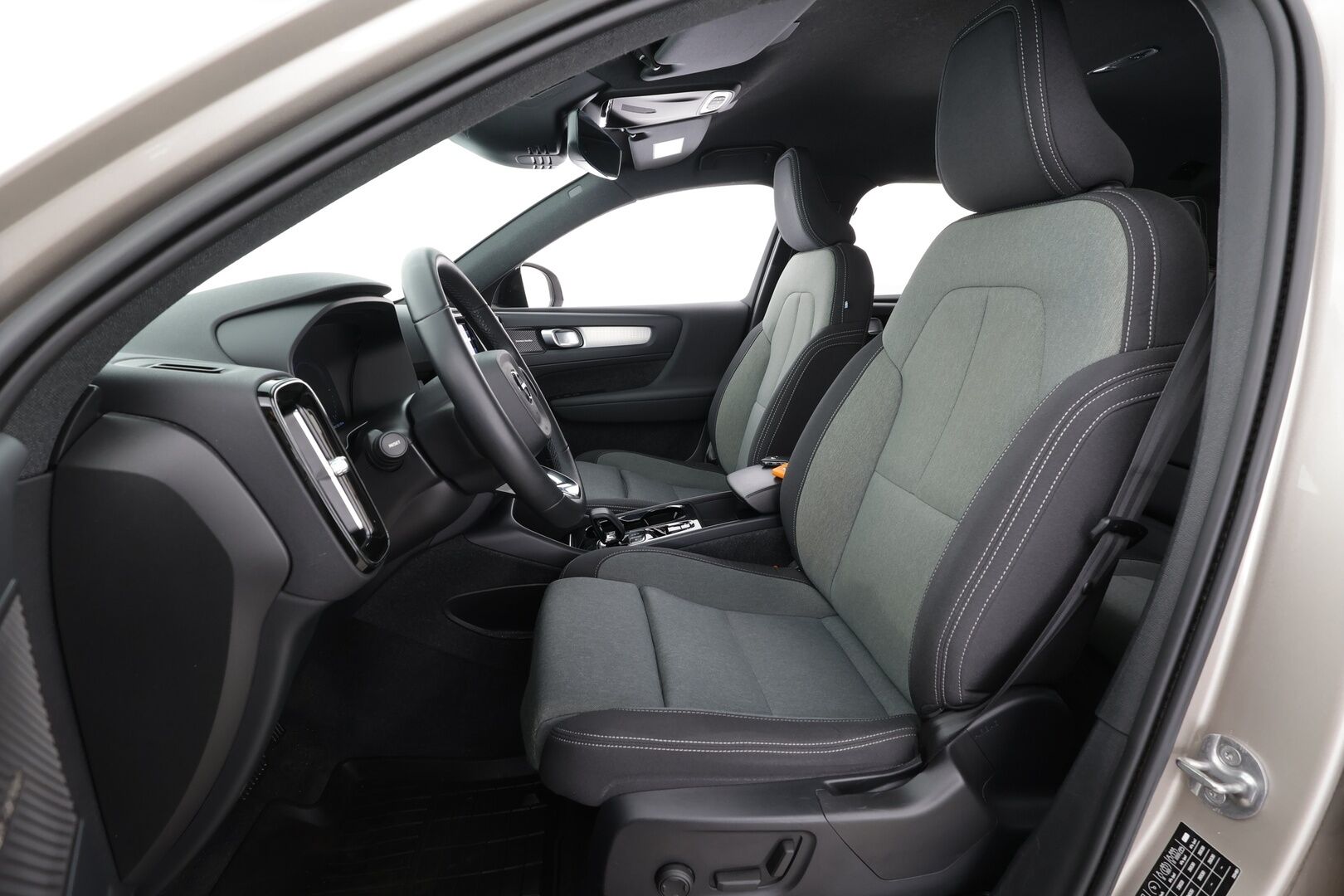 Volvo XC40 2023 T5 TwE Plus Dark aut * ACC / Koukku / H&K / Muistipenkki / BLIS / LED / Navi / Keyless / Sporttipenkit * - 1.Om Suomi-auto / Kahdet renkaat aluvanteilla / Säntilliset huollot - HULLUT AVAJAISHULINAT KORKOTARJOUS 3,29 %