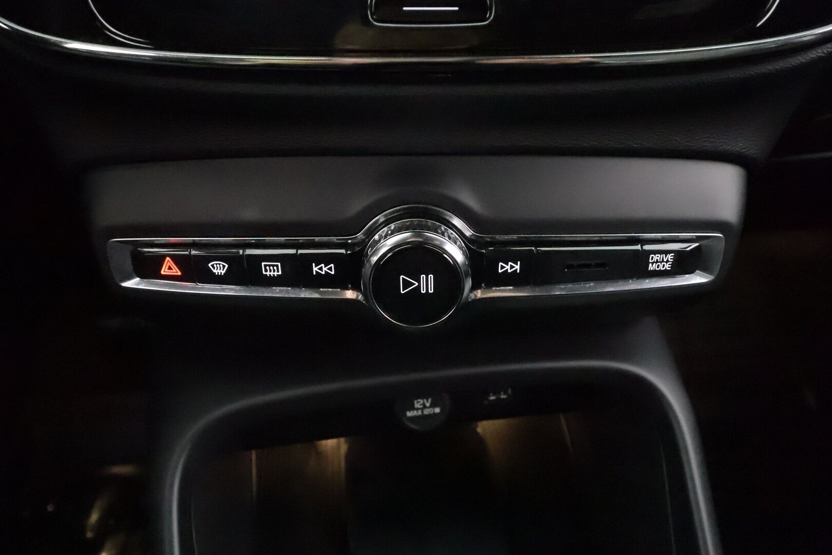 Volvo XC40 2023 T5 TwE Plus Dark aut * ACC / Koukku / H&K / Muistipenkki / BLIS / LED / Navi / Keyless / Sporttipenkit * - 1.Om Suomi-auto / Kahdet renkaat aluvanteilla / Säntilliset huollot - HULLUT AVAJAISHULINAT KORKOTARJOUS 3,29 %