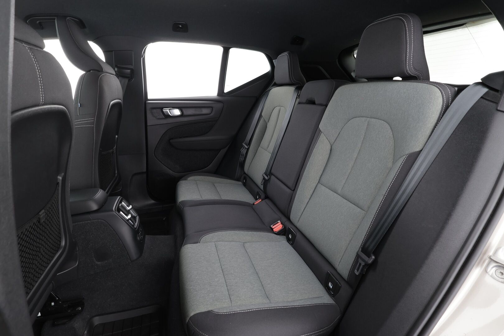 Volvo XC40 2023 T5 TwE Plus Dark aut * ACC / Koukku / H&K / Muistipenkki / BLIS / LED / Navi / Keyless / Sporttipenkit * - 1.Om Suomi-auto / Kahdet renkaat aluvanteilla / Säntilliset huollot - HULLUT AVAJAISHULINAT KORKOTARJOUS 3,29 %