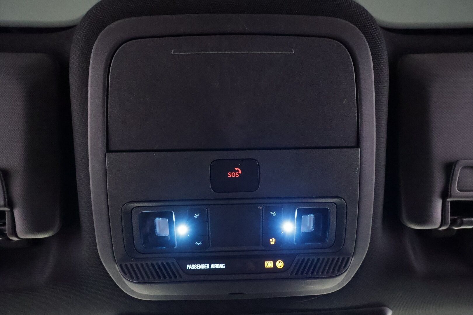 Ford Mustang Mach-E 2023 351hv AWD * Koukku / Lasikatto / ACC / 360° / B&O / Muistipenkki / Navi / Panorama / Keyless * - 1-om Suomi-auto / Akku kuntotarkastettu / 2x Latauskaapelit / Kahdet renkaat aluvanteilla / Merkkihuollot  