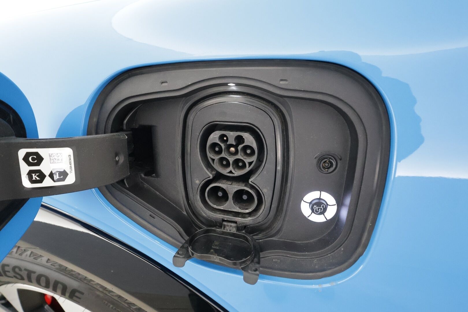 Ford Mustang Mach-E 2023 351hv AWD * Koukku / Lasikatto / ACC / 360° / B&O / Muistipenkki / Navi / Panorama / Keyless * - 1-om Suomi-auto / Akku kuntotarkastettu / 2x Latauskaapelit / Kahdet renkaat aluvanteilla / Merkkihuollot  