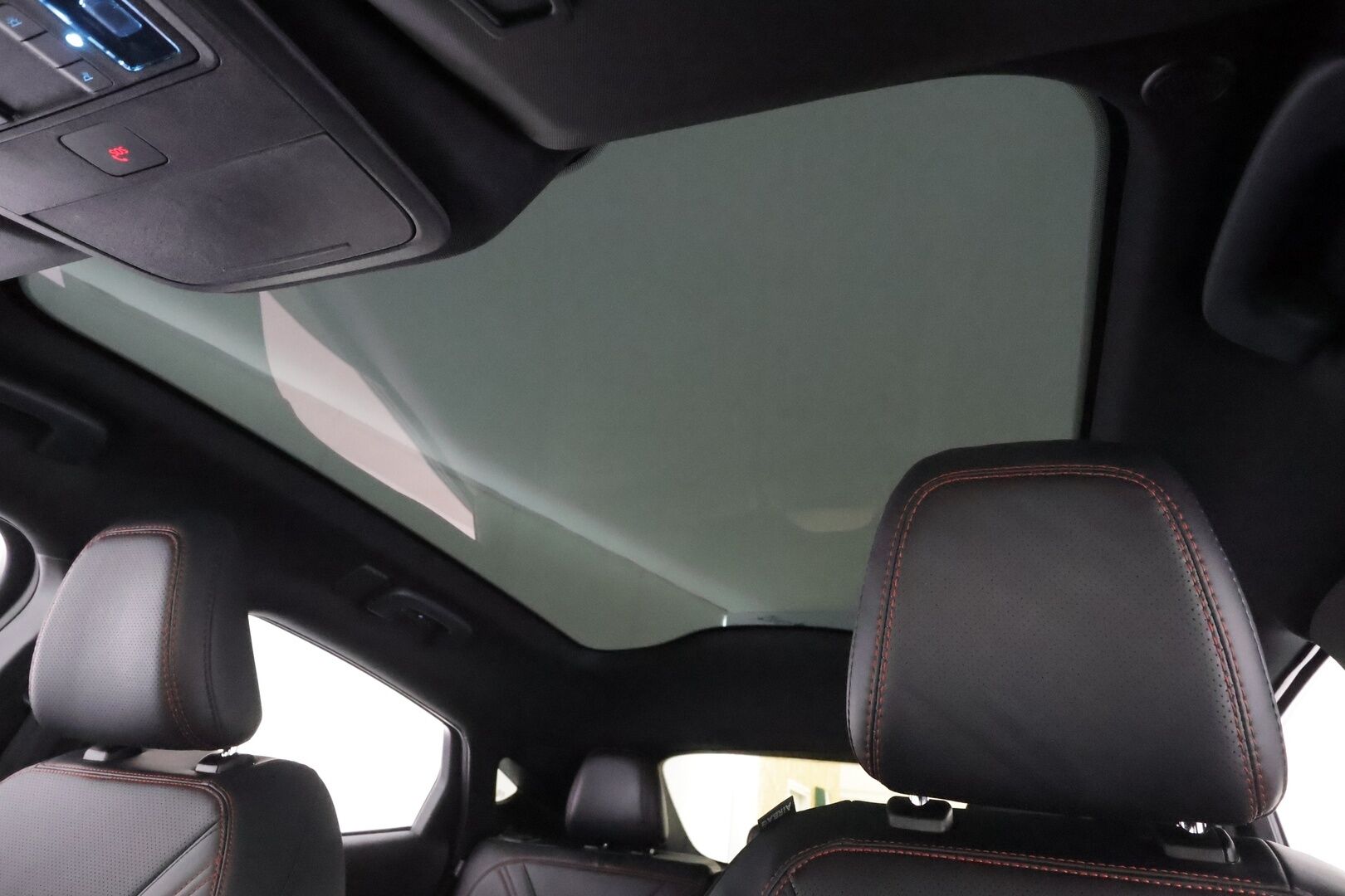 Ford Mustang Mach-E 2023 351hv AWD * Koukku / Lasikatto / ACC / 360° / B&O / Muistipenkki / Navi / Panorama / Keyless * - 1-om Suomi-auto / Akku kuntotarkastettu / 2x Latauskaapelit / Kahdet renkaat aluvanteilla / Merkkihuollot  