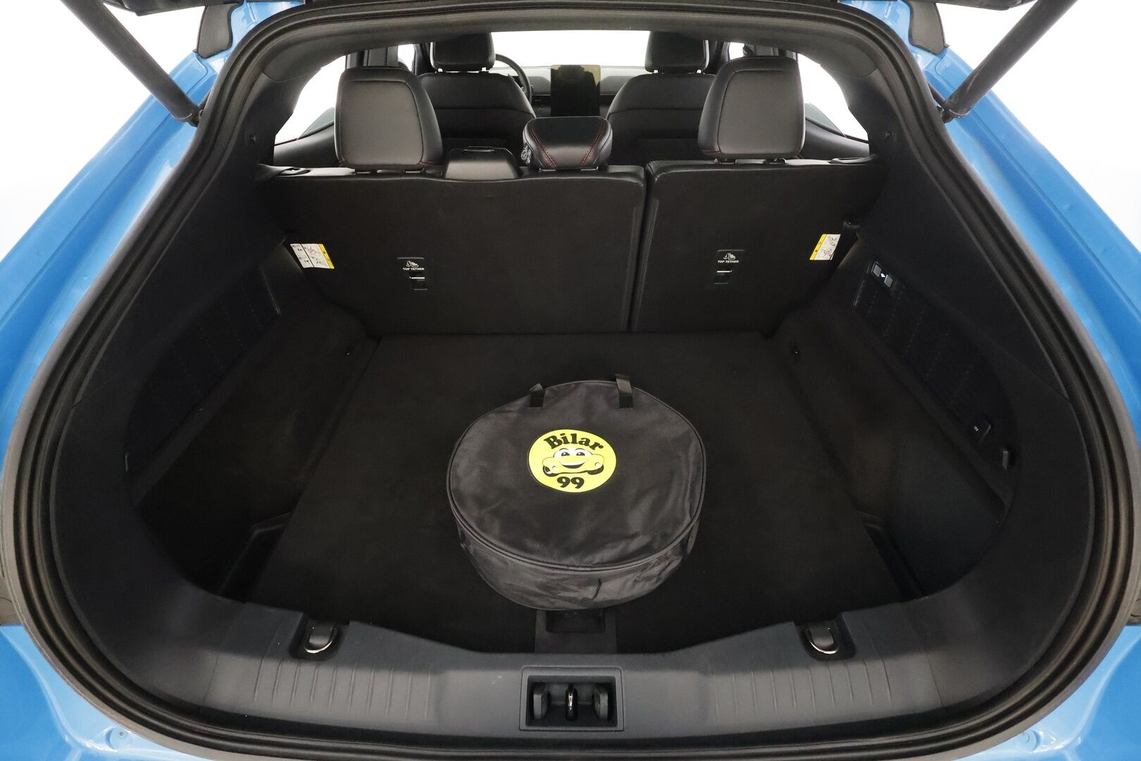 Ford Mustang Mach-E 2023 351hv AWD * Koukku / Lasikatto / ACC / 360° / B&O / Muistipenkki / Navi / Panorama / Keyless * - 1-om Suomi-auto / Akku kuntotarkastettu / 2x Latauskaapelit / Kahdet renkaat aluvanteilla / Merkkihuollot  