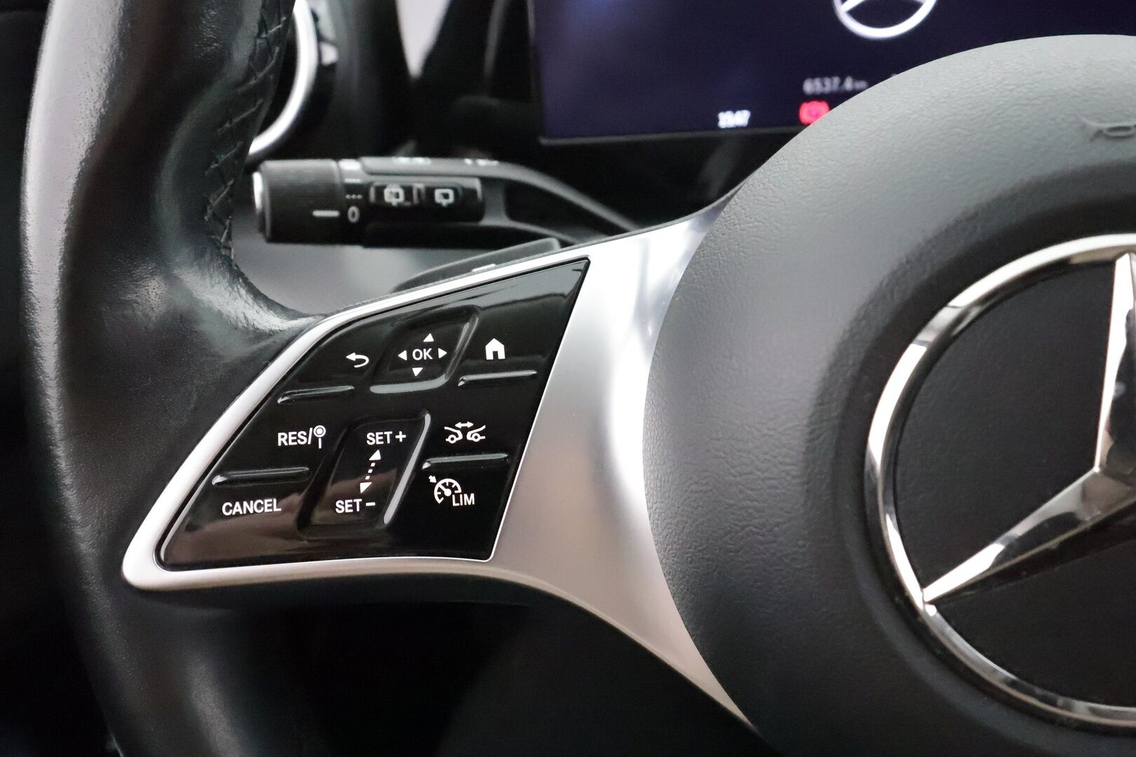 Mercedes-Benz C 2023 300 e T A Business * Distronic / LED / Koukku / Lisälämmitin / P.Kamera / Digimittaristo * - 1-om Suomi-auto / 2x Latauskaapelit / Kahdet renkaat aluvanteilla