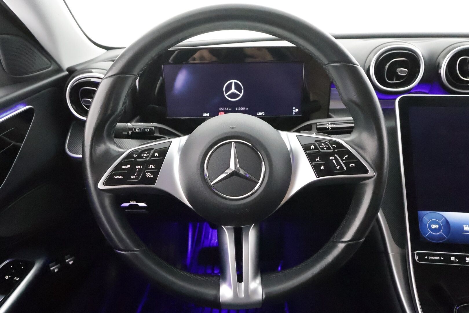 Mercedes-Benz C 2023 300 e T A Business * Distronic / LED / Koukku / Lisälämmitin / P.Kamera / Digimittaristo * - 1-om Suomi-auto / 2x Latauskaapelit / Kahdet renkaat aluvanteilla