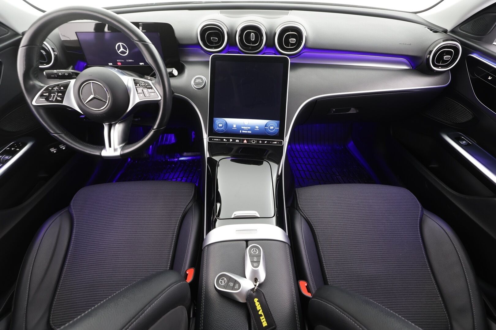 Mercedes-Benz C 2023 300 e T A Business * Distronic / LED / Koukku / Lisälämmitin / P.Kamera / Digimittaristo * - 1-om Suomi-auto / 2x Latauskaapelit / Kahdet renkaat aluvanteilla