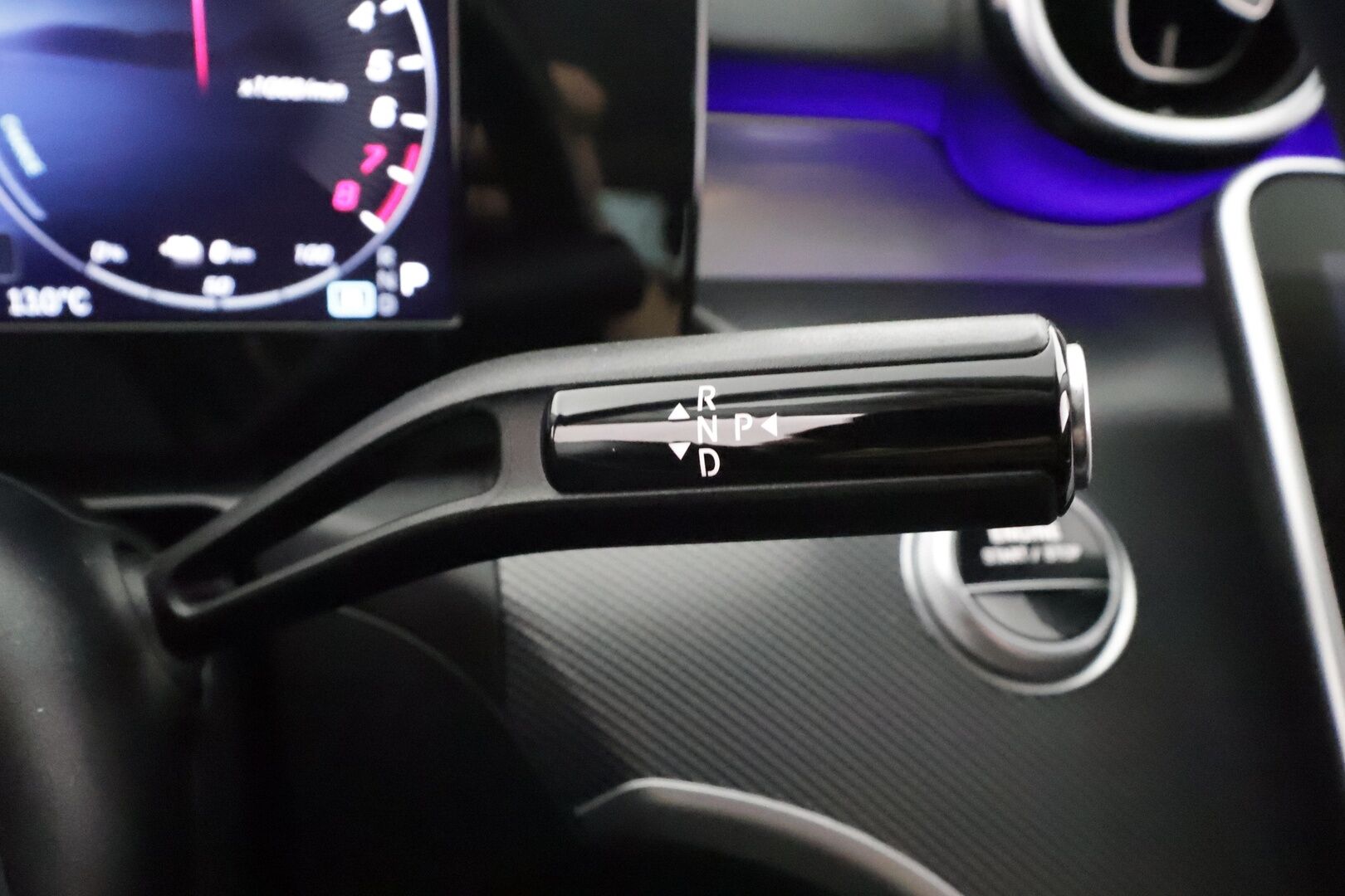 Mercedes-Benz C 2023 300 e T A Business * Distronic / LED / Koukku / Lisälämmitin / P.Kamera / Digimittaristo * - 1-om Suomi-auto / 2x Latauskaapelit / Kahdet renkaat aluvanteilla