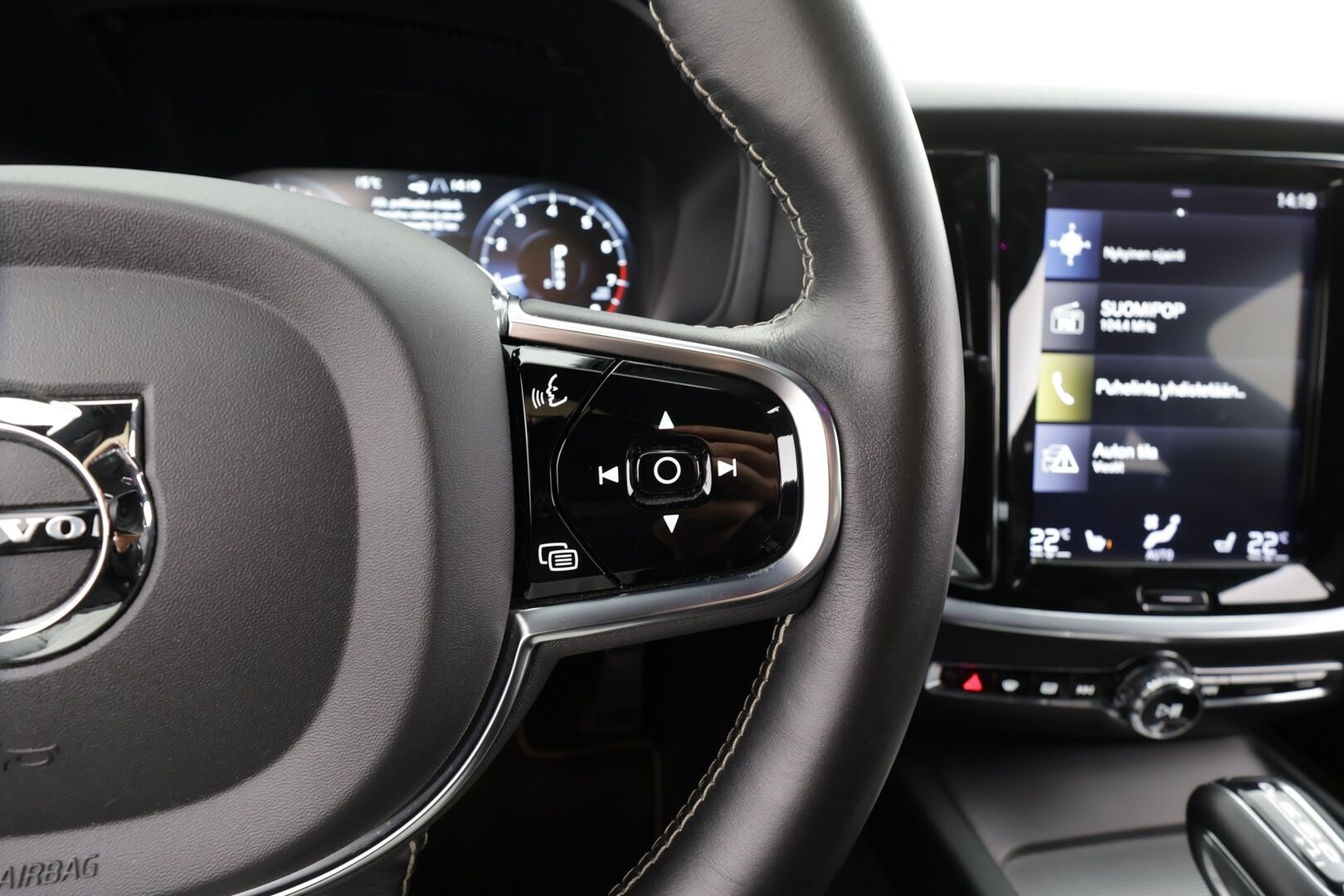 Volvo V60 2020 T4 Business R-Design aut * Webasto / ACC / Full-LED / P.kamera / Sportpenkki Muistilla / Navi / Kaistavahti / Keyless * - Suomi-auto / Kahdet renkaat / Merkkihuollettu!