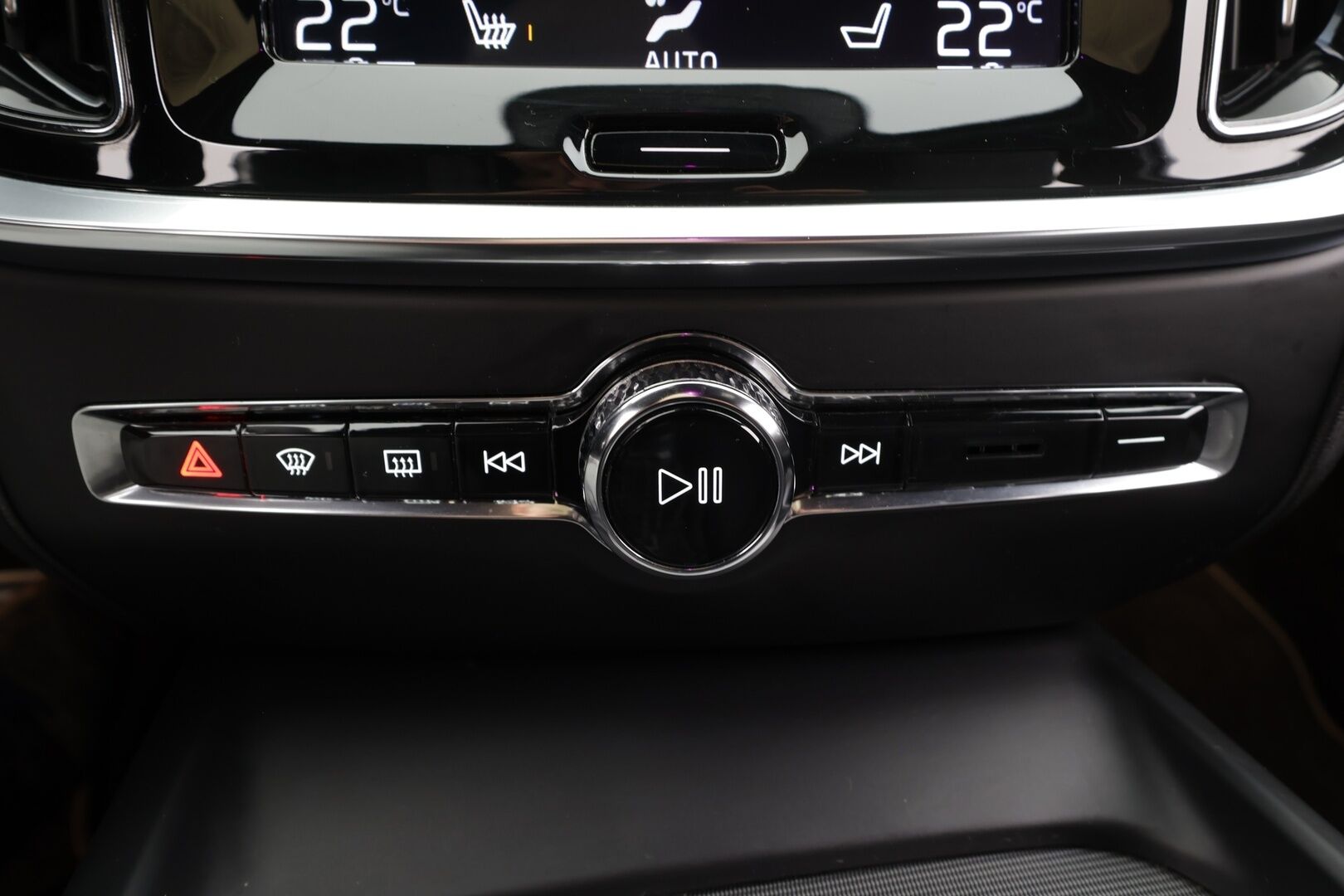 Volvo V60 2020 T4 Business R-Design aut * Webasto / ACC / Full-LED / P.kamera / Sportpenkki Muistilla / Navi / Kaistavahti / Keyless * - Suomi-auto / Kahdet renkaat / Merkkihuollettu!