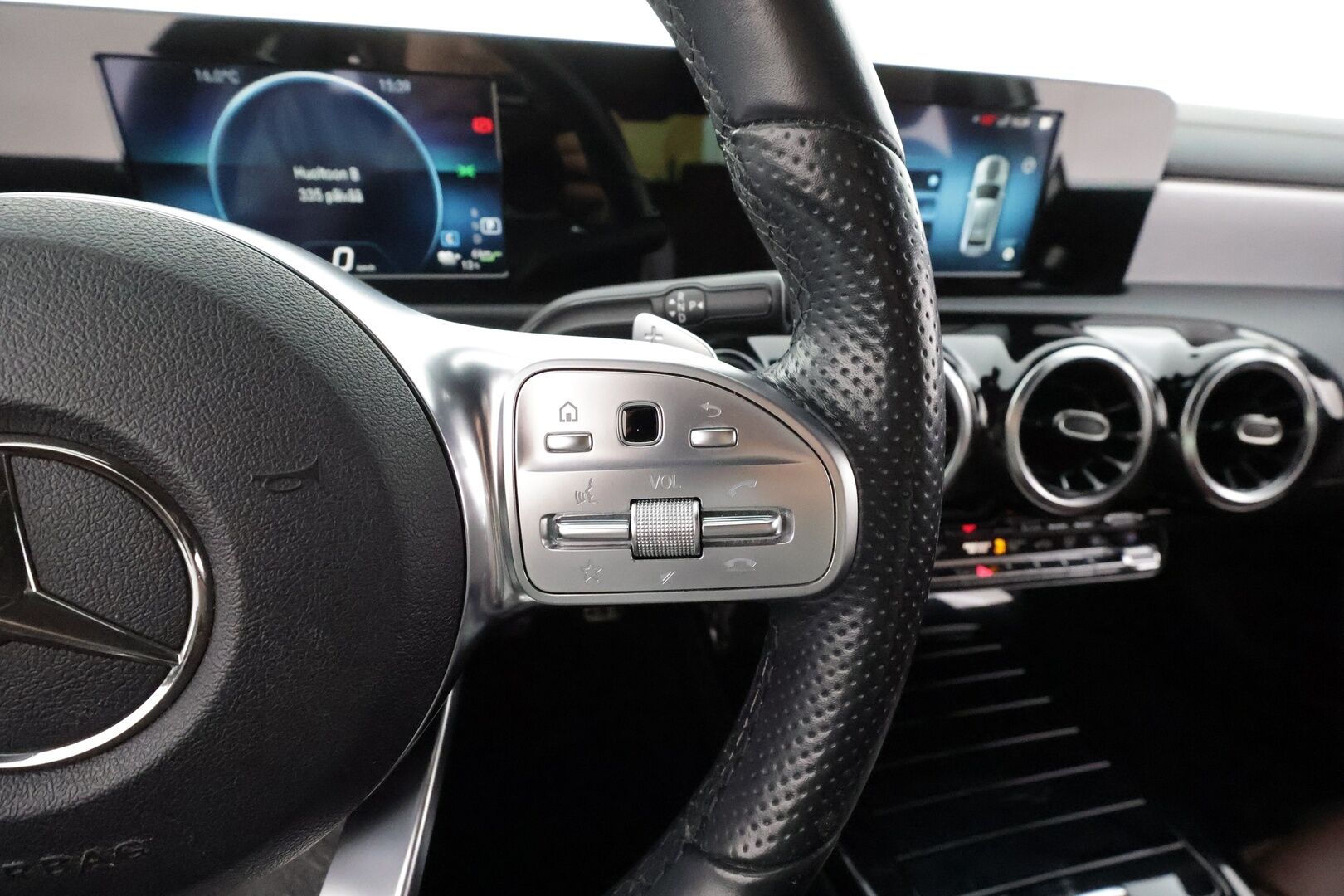 Mercedes-Benz A 2020 250 e A sedan Business AMG EQ Power * Vakkari / Midline / P.kamera / Sporttinahat / LED / Apple&Android * - Akku kutotarkastettu SoH95,9% / Suomi-auto / Kahdet renkaat aluvanteilla / Merkkihuollettu