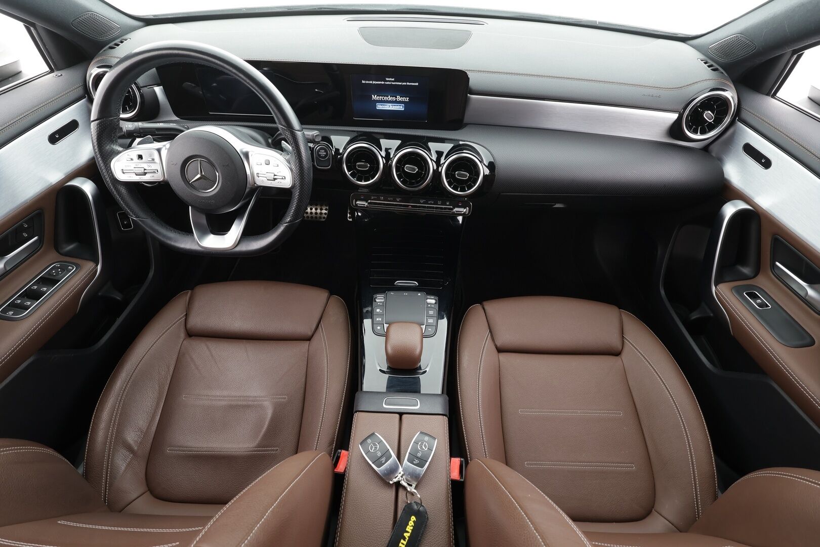 Mercedes-Benz A 2020 250 e A sedan Business AMG EQ Power * Vakkari / Midline / P.kamera / Sporttinahat / LED / Apple&Android * - Akku kutotarkastettu SoH95,9% / Suomi-auto / Kahdet renkaat aluvanteilla / Merkkihuollettu