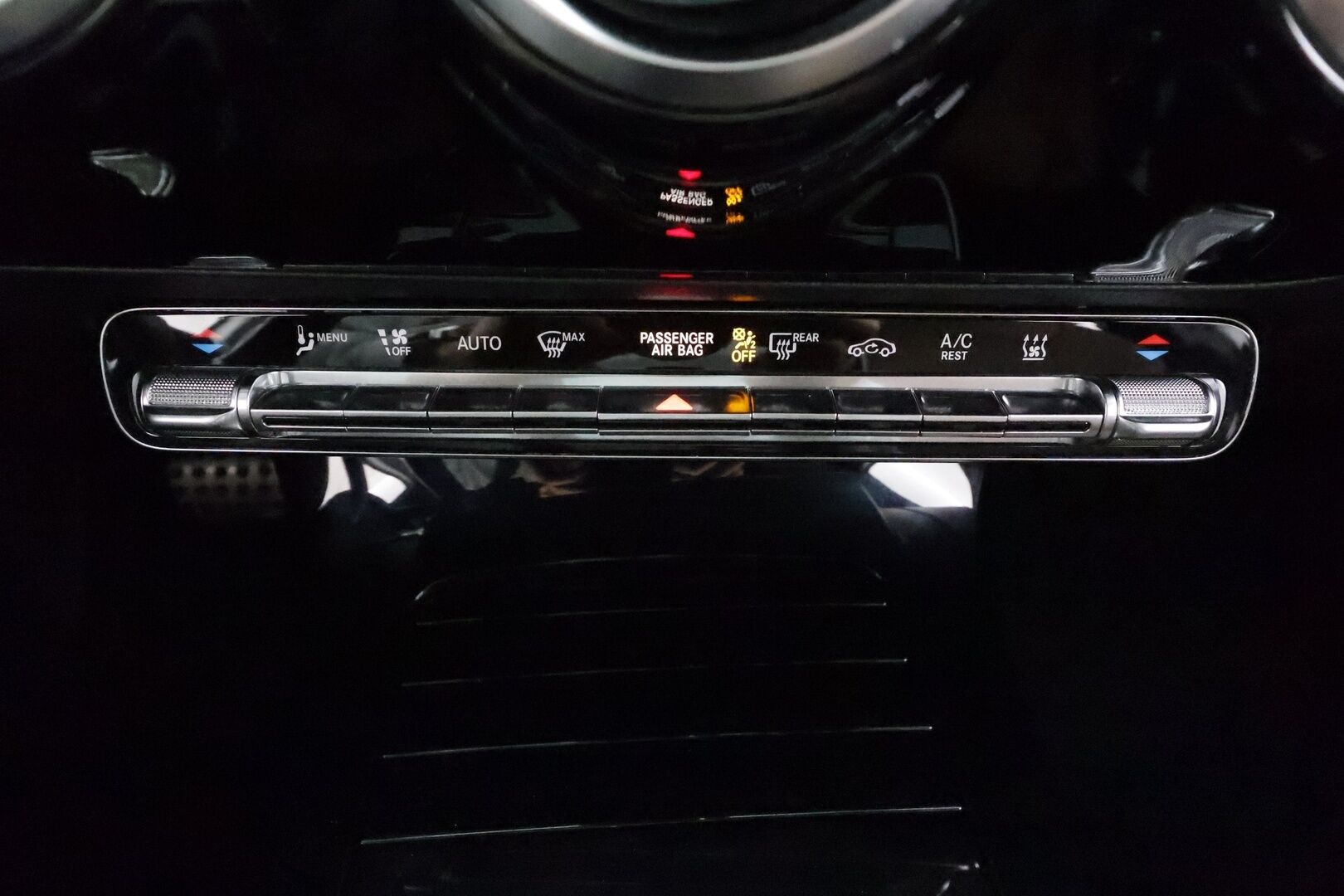 Mercedes-Benz A 2020 250 e A sedan Business AMG EQ Power * Vakkari / Midline / P.kamera / Sporttinahat / LED / Apple&Android * - Akku kutotarkastettu SoH95,9% / Suomi-auto / Kahdet renkaat aluvanteilla / Merkkihuollettu