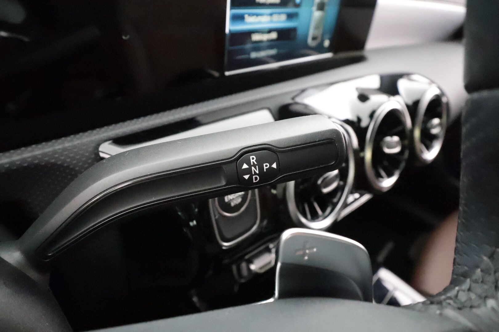 Mercedes-Benz A 2020 250 e A sedan Business AMG EQ Power * Vakkari / Midline / P.kamera / Sporttinahat / LED / Apple&Android * - Akku kutotarkastettu SoH95,9% / Suomi-auto / Kahdet renkaat aluvanteilla / Merkkihuollettu