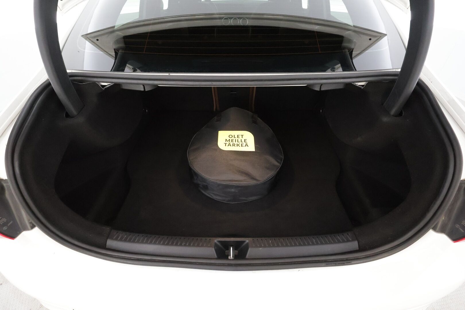 Mercedes-Benz A 2020 250 e A sedan Business AMG EQ Power * Vakkari / Midline / P.kamera / Sporttinahat / LED / Apple&Android * - Akku kutotarkastettu SoH95,9% / Suomi-auto / Kahdet renkaat aluvanteilla / Merkkihuollettu