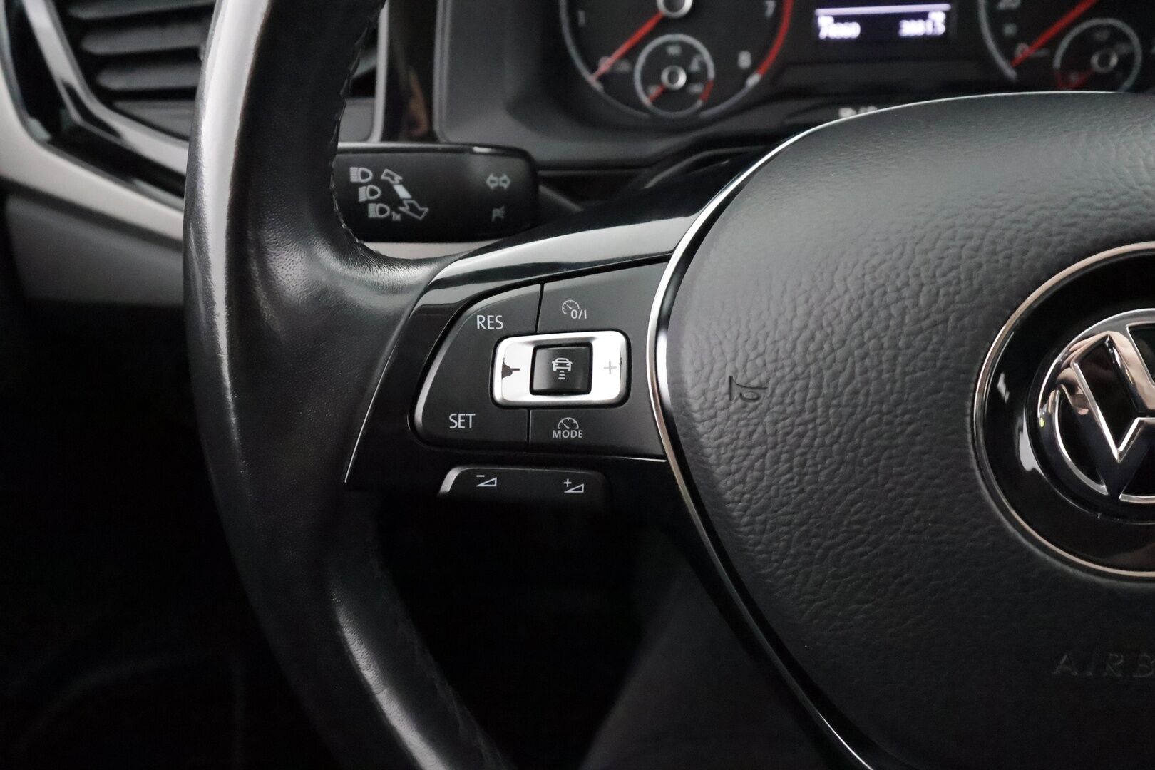Volkswagen Polo 2020 Style 1,0 TSI 70 kW DSG-automaatti - | ACC | P.Kamera | Sisätilanlämmitin | Apple&Android | Penkinlämmittimet | Ilmastointi | 1-om Suomi-auto | Kahdet renkaat |