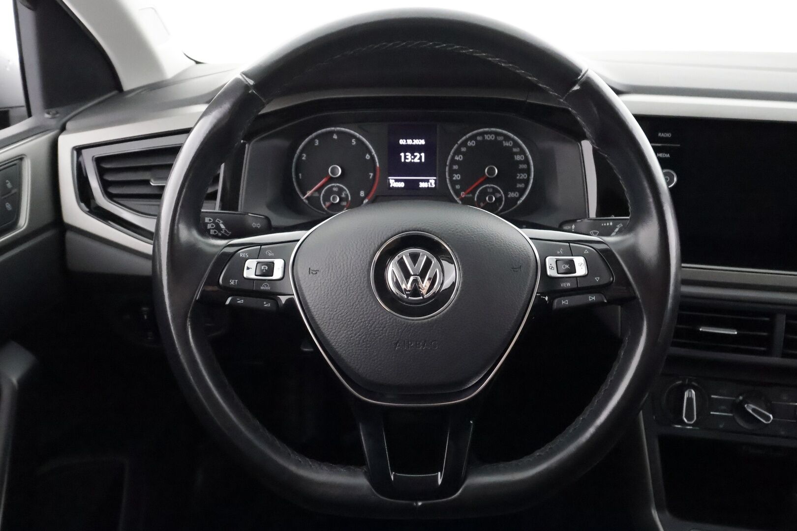 Volkswagen Polo 2020 Style 1,0 TSI 70 kW DSG-automaatti - | ACC | P.Kamera | Sisätilanlämmitin | Apple&Android | Penkinlämmittimet | Ilmastointi | 1-om Suomi-auto | Kahdet renkaat |
