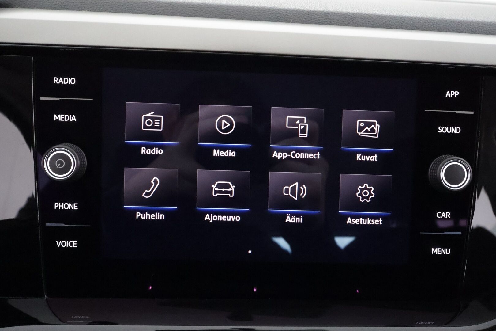 Volkswagen Polo 2020 Style 1,0 TSI 70 kW DSG-automaatti - | ACC | P.Kamera | Sisätilanlämmitin | Apple&Android | Penkinlämmittimet | Ilmastointi | 1-om Suomi-auto | Kahdet renkaat |