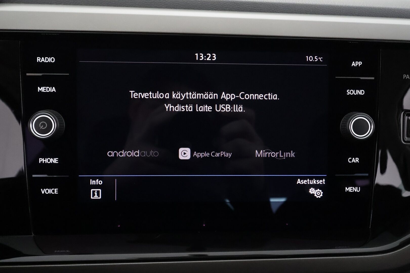 Volkswagen Polo 2020 Style 1,0 TSI 70 kW DSG-automaatti - | ACC | P.Kamera | Sisätilanlämmitin | Apple&Android | Penkinlämmittimet | Ilmastointi | 1-om Suomi-auto | Kahdet renkaat |