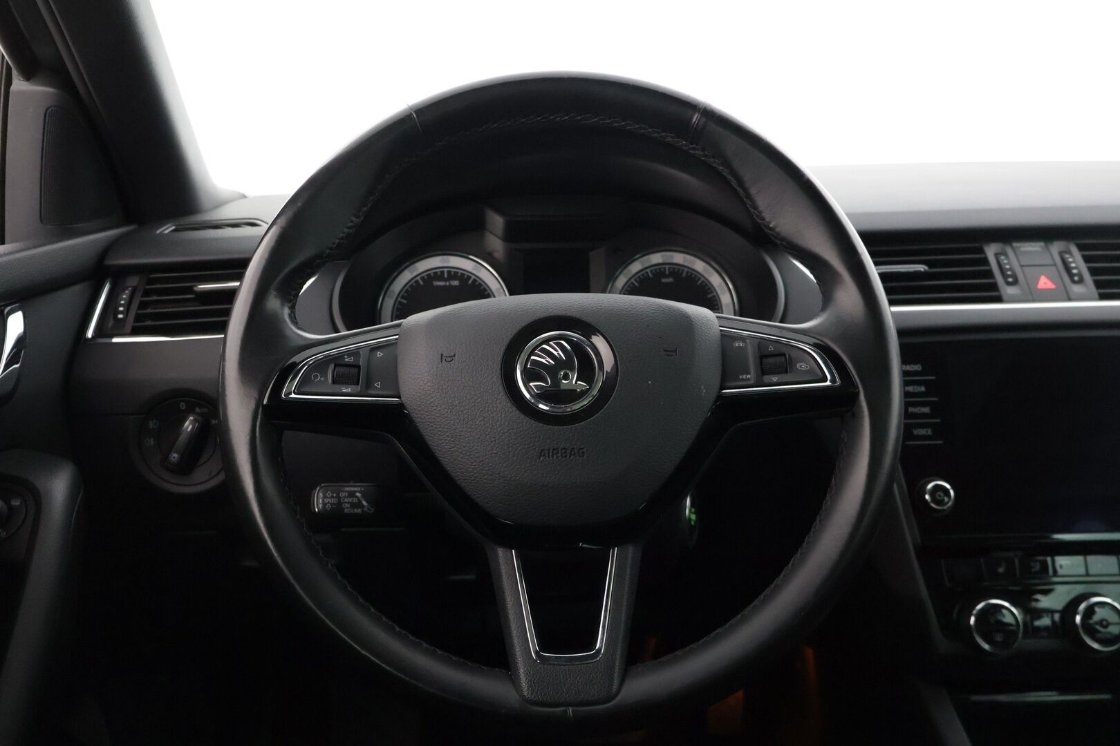 Skoda Octavia 2020 Combi 1,5 TSI G-TEC Style BusinessLine DSG Autom. * Adapt. Cruise / Muistipenkki / P-Kamera / Nahka / Tunnelmavalaistus* - 2 om. Suomi-auto HUIPPU VARUSTELTU!
