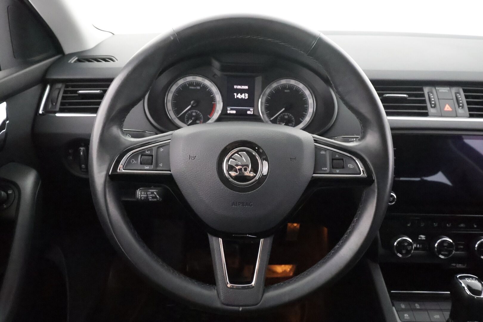 Skoda Octavia 2020 Combi 2,0 TDI 150 Style BusinessLine DSG Autom. - | ACC | Webasto | LED | P.kamera | Keyless | Lane Assist | BSM | Navi | Lämm. ratti | Lämm. tuulilasi | Sähk. takaluukku | Apple & Android | 2x renkaat aluin |