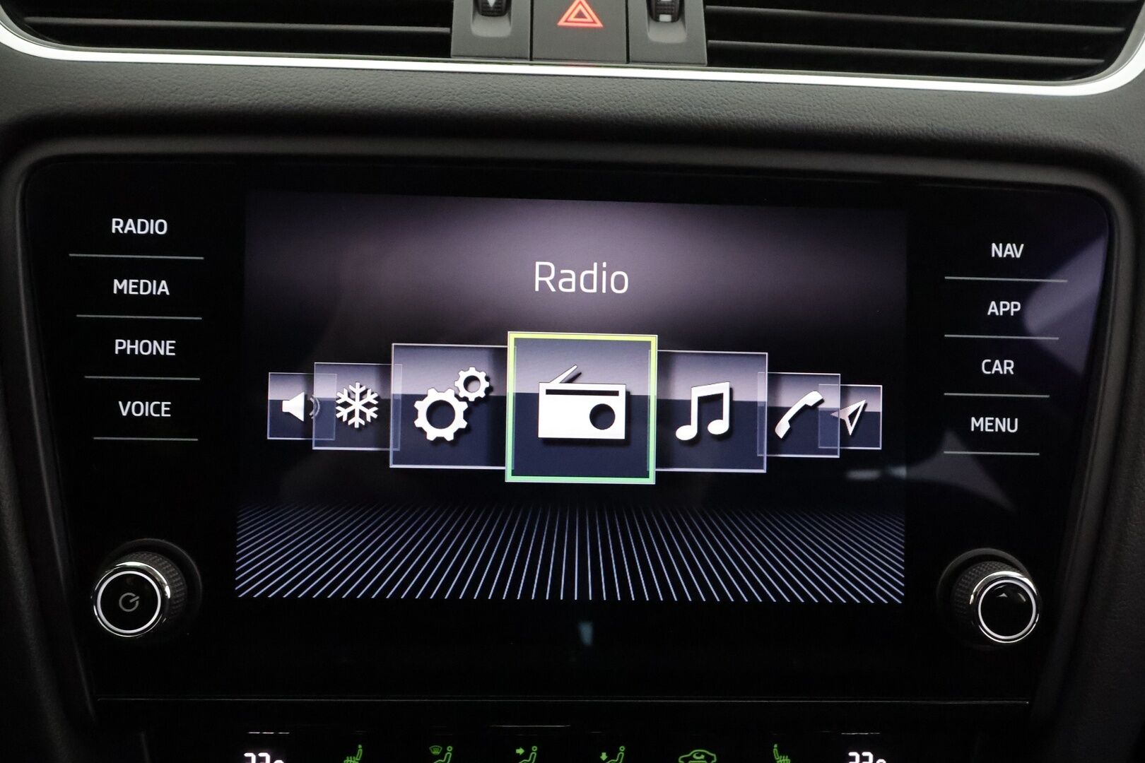 Skoda Octavia 2020 Combi 2,0 TDI 150 Style BusinessLine DSG Autom. - | ACC | Webasto | LED | P.kamera | Keyless | Lane Assist | BSM | Navi | Lämm. ratti | Lämm. tuulilasi | Sähk. takaluukku | Apple & Android | 2x renkaat aluin |