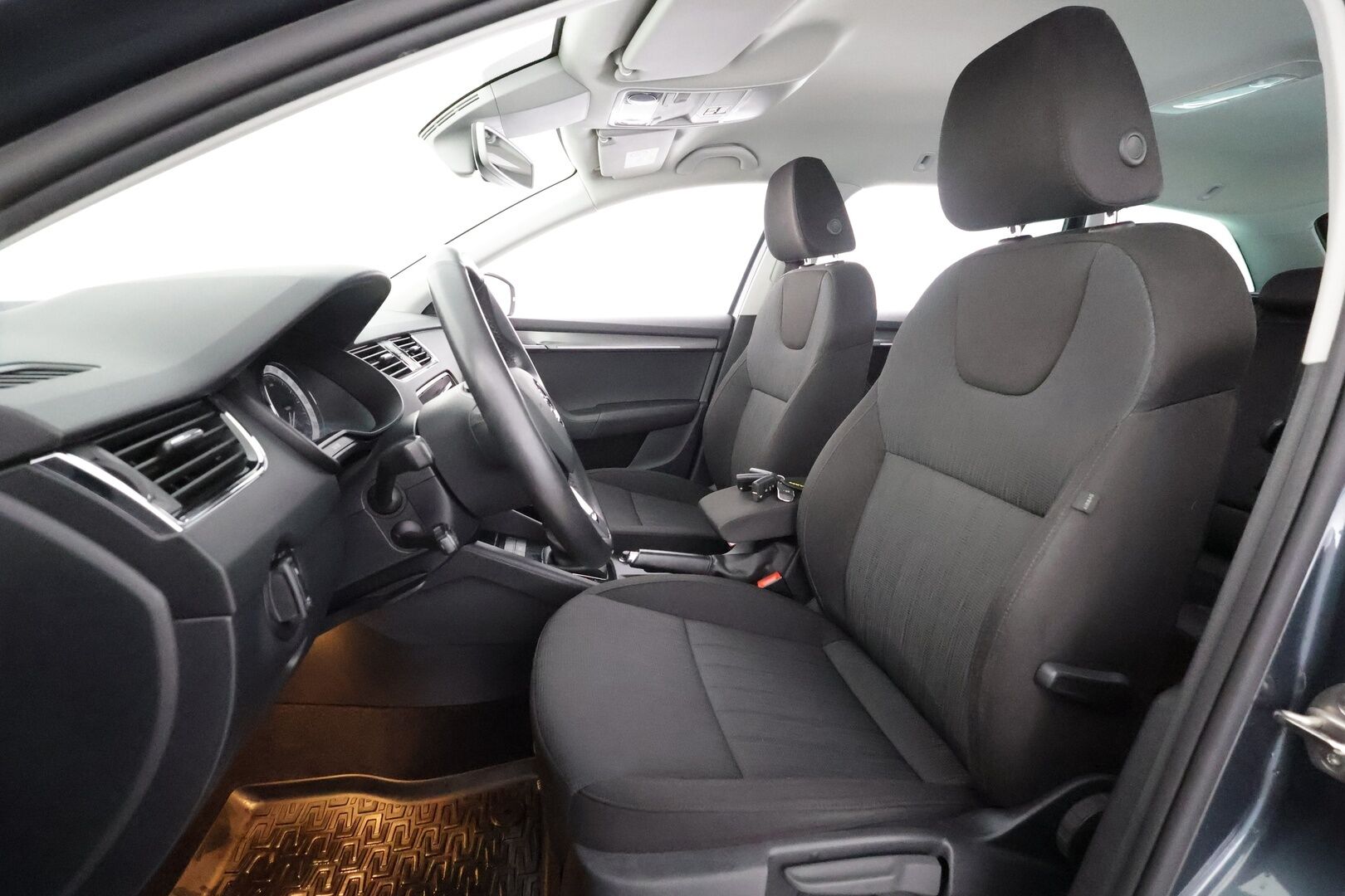 Skoda Octavia 2020 Combi 2,0 TDI 150 Style BusinessLine DSG Autom. - | ACC | Webasto | LED | P.kamera | Keyless | Lane Assist | BSM | Navi | Lämm. ratti | Lämm. tuulilasi | Sähk. takaluukku | Apple & Android | 2x renkaat aluin |