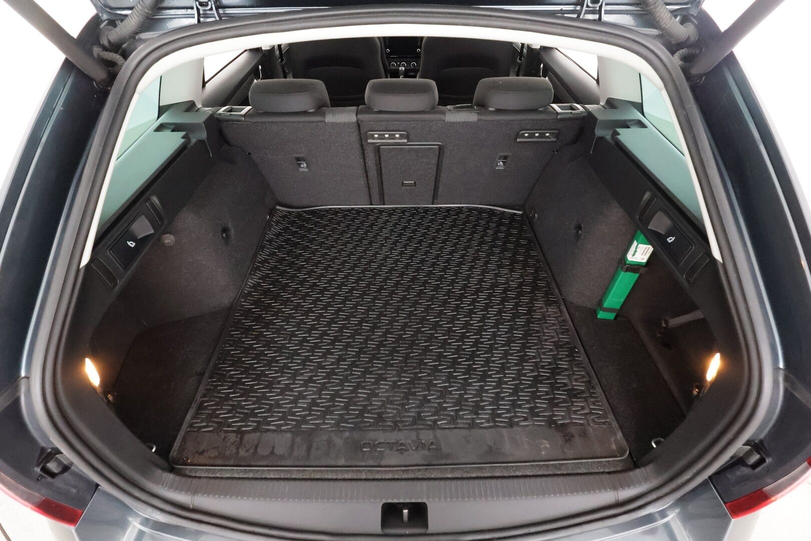 Skoda Octavia 2020 Combi 2,0 TDI 150 Style BusinessLine DSG Autom. - | ACC | Webasto | LED | P.kamera | Keyless | Lane Assist | BSM | Navi | Lämm. ratti | Lämm. tuulilasi | Sähk. takaluukku | Apple & Android | 2x renkaat aluin |