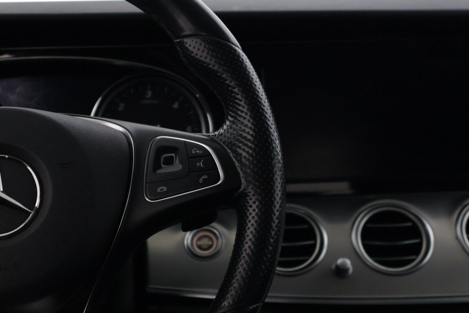 Mercedes-Benz E 2018 220 d T A Premium Business * Multibeam-LED / P-Kamera / Vetokoukku / Sporttinahat / Comand Navi * - * Näyttävä hyvin huollettu yksilö, uusilla talvirenkailla! *