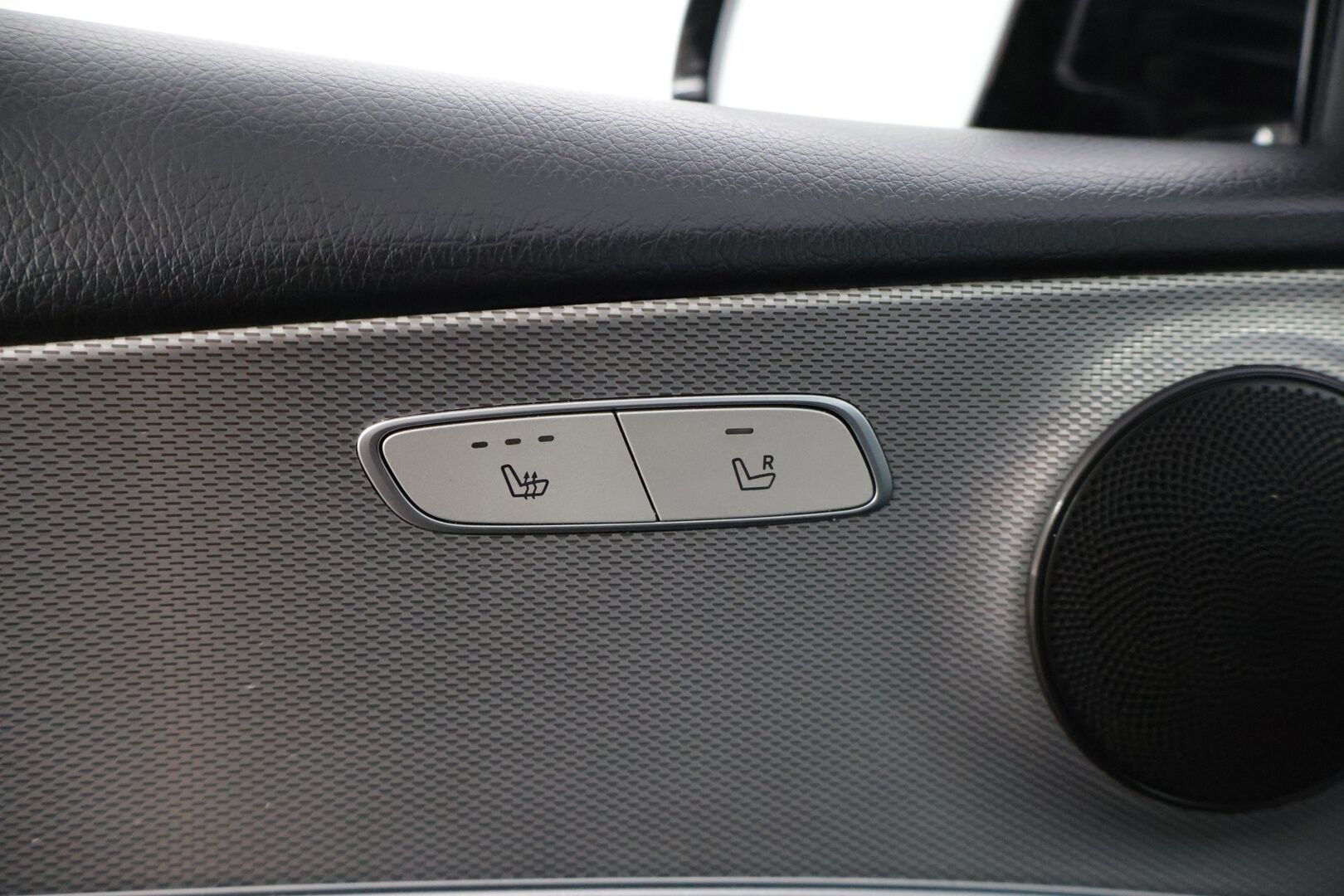 Mercedes-Benz E 2018 220 d T A Premium Business * Multibeam-LED / P-Kamera / Vetokoukku / Sporttinahat / Comand Navi * - * Näyttävä hyvin huollettu yksilö, uusilla talvirenkailla! *