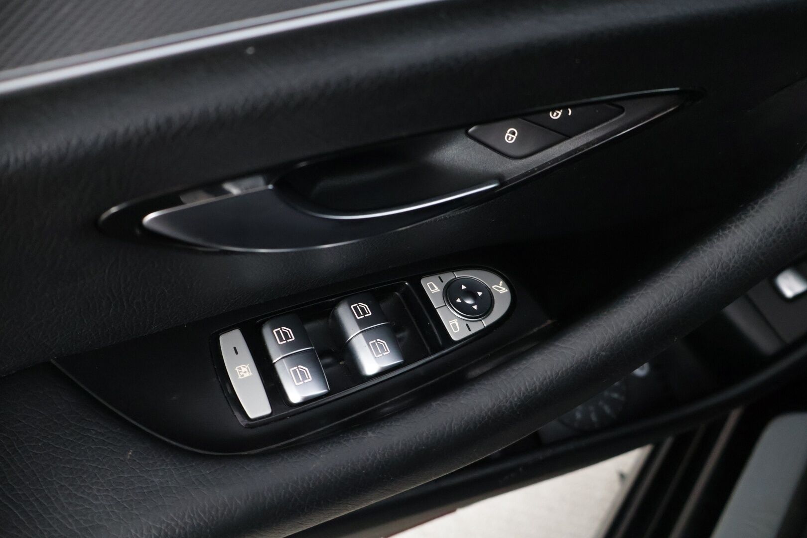 Mercedes-Benz E 2018 220 d T A Premium Business * Multibeam-LED / P-Kamera / Vetokoukku / Sporttinahat / Comand Navi * - * Näyttävä hyvin huollettu yksilö, uusilla talvirenkailla! *