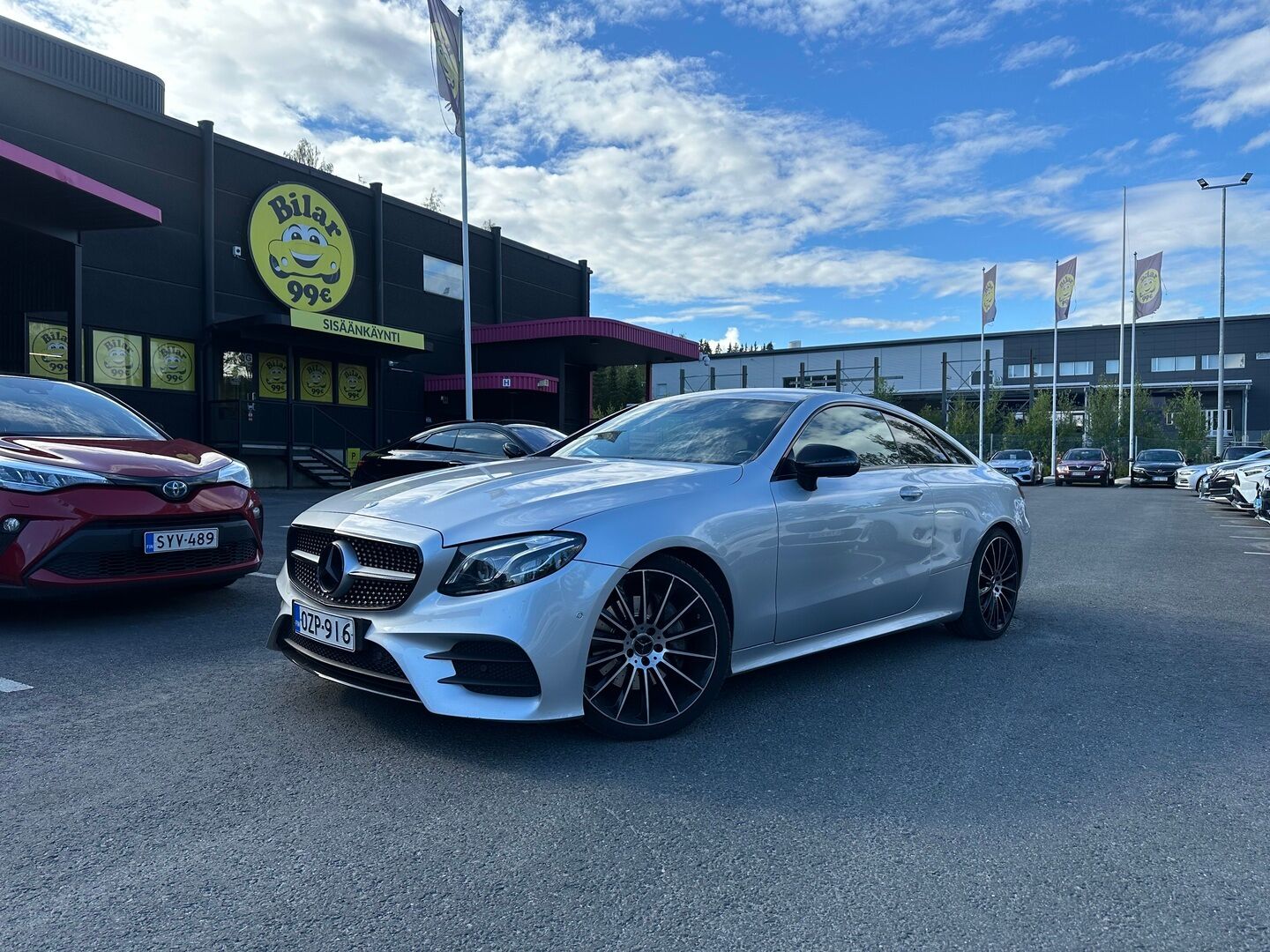 MERCEDES-BENZ E 2017 E 220 d Coupé AMG *Burmester / Widescreen / Multibeam-Led / BLIS / Peruutuskamera* - 3,99 % KORKOTARJOUS TÄHÄN AUTOON 31.8. ASTI! - Upea E-sarjan Coupé loistavilla varusteilla! / Kahdet renkaat ja vanteet