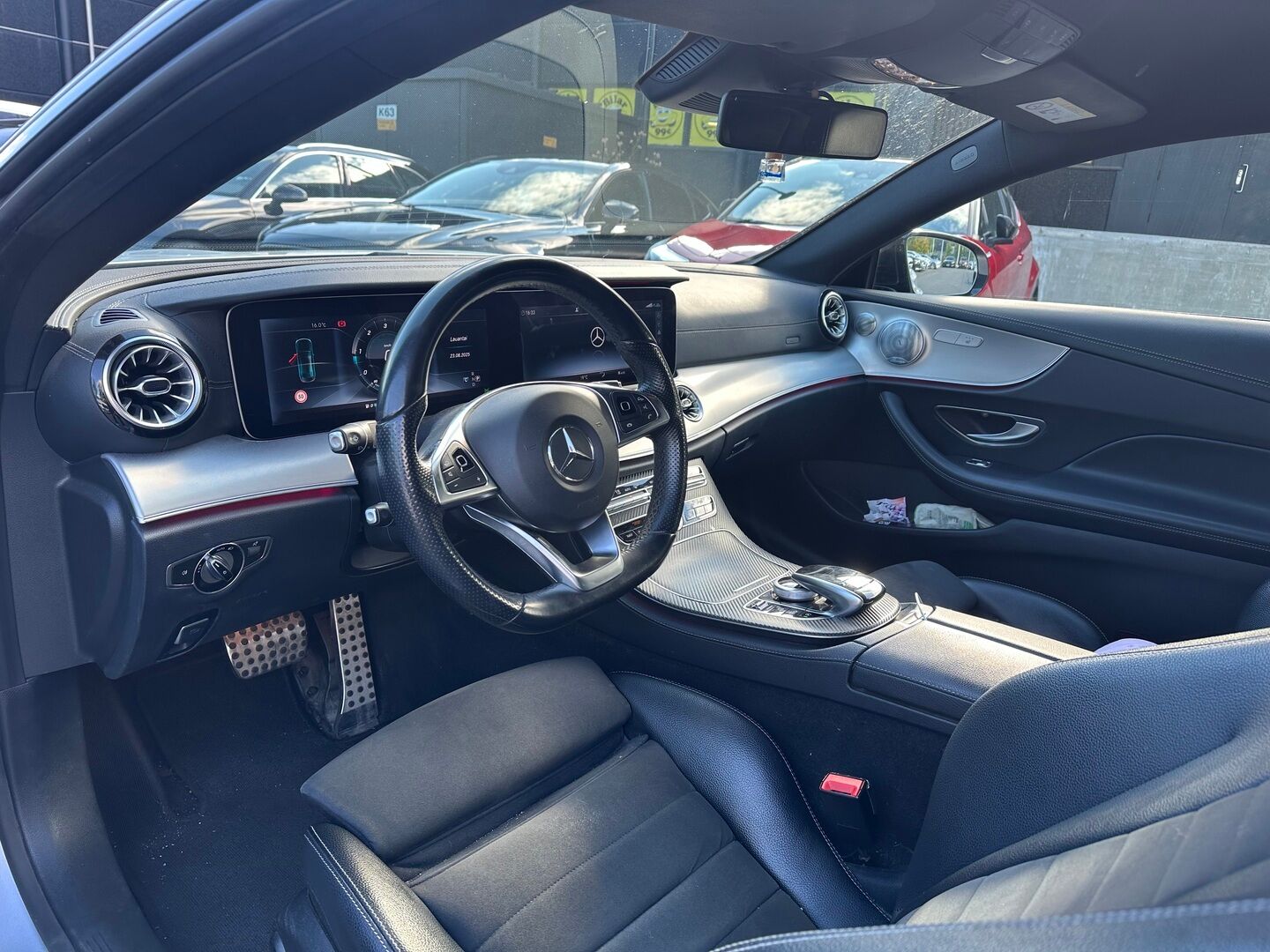 MERCEDES-BENZ E 2017 E 220 d Coupé AMG *Burmester / Widescreen / Multibeam-Led / BLIS / Peruutuskamera* - 3,99 % KORKOTARJOUS TÄHÄN AUTOON 31.8. ASTI! - Upea E-sarjan Coupé loistavilla varusteilla! / Kahdet renkaat ja vanteet
