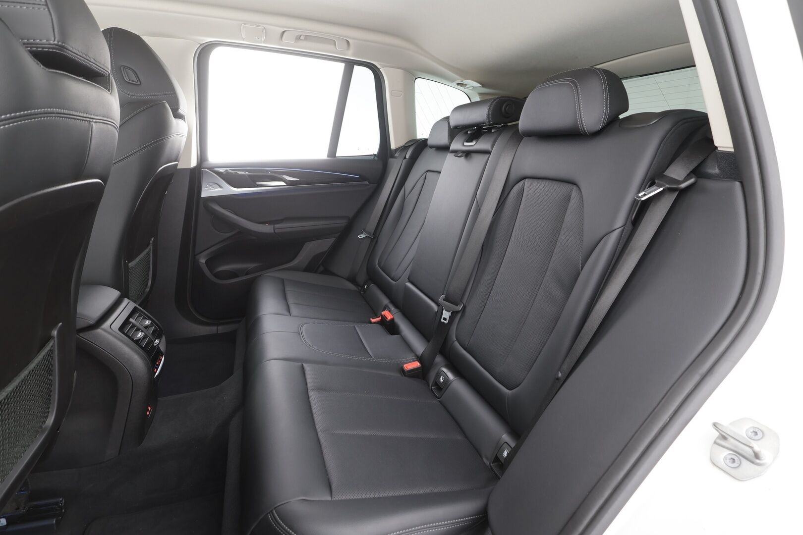 BMW X3 2023 G01 xDrive 30e A Charged Edition - | ACC | Lisälämmitin | Koukku | Hifit | LED | Sporttinahat | P.Kamera | Comfort access | Apple&Android | 1.Om Suomi-auto | Kahdet Renkaat | Merkkihuollettu |