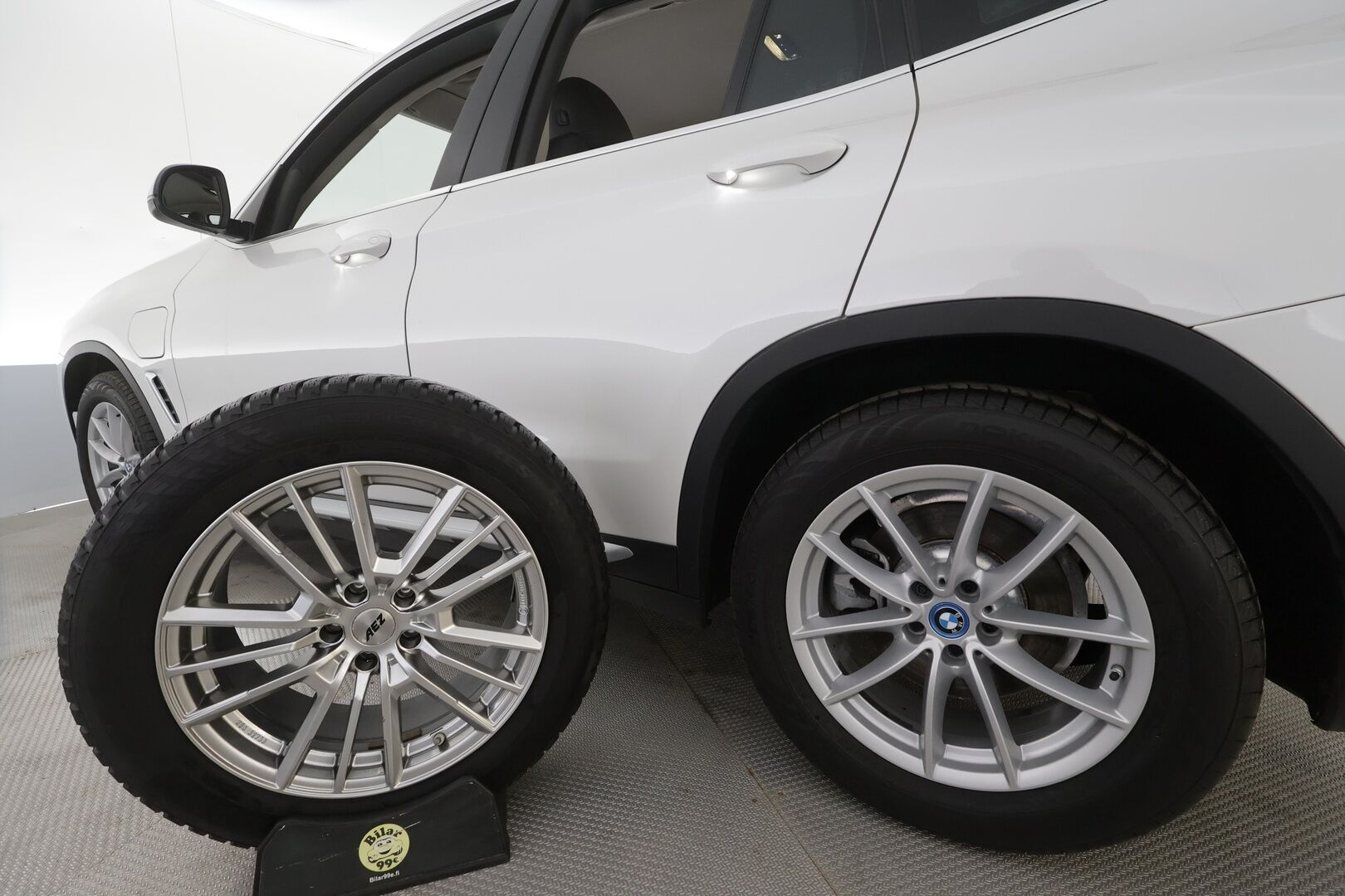 BMW X3 2023 G01 xDrive 30e A Charged Edition - | ACC | Lisälämmitin | Koukku | Hifit | LED | Sporttinahat | P.Kamera | Comfort access | Apple&Android | 1.Om Suomi-auto | Kahdet Renkaat | Merkkihuollettu |